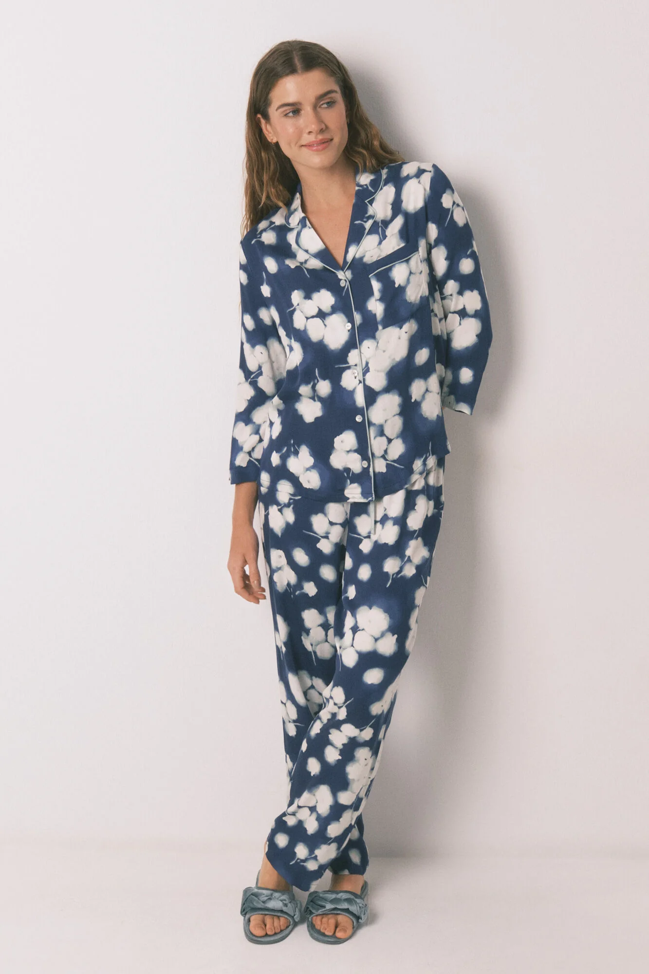 Long blue floral viscose classic pyjamas - Image 3