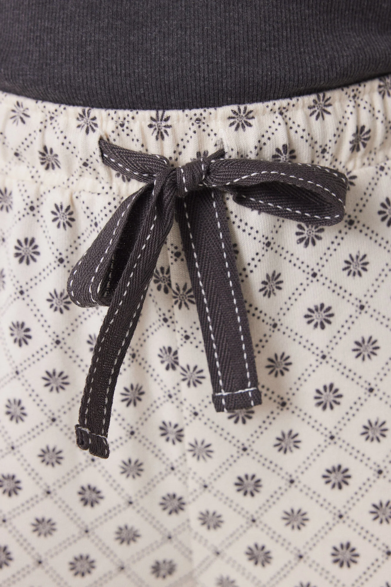 Long carrot trouser with checkered and floral print - Image 2