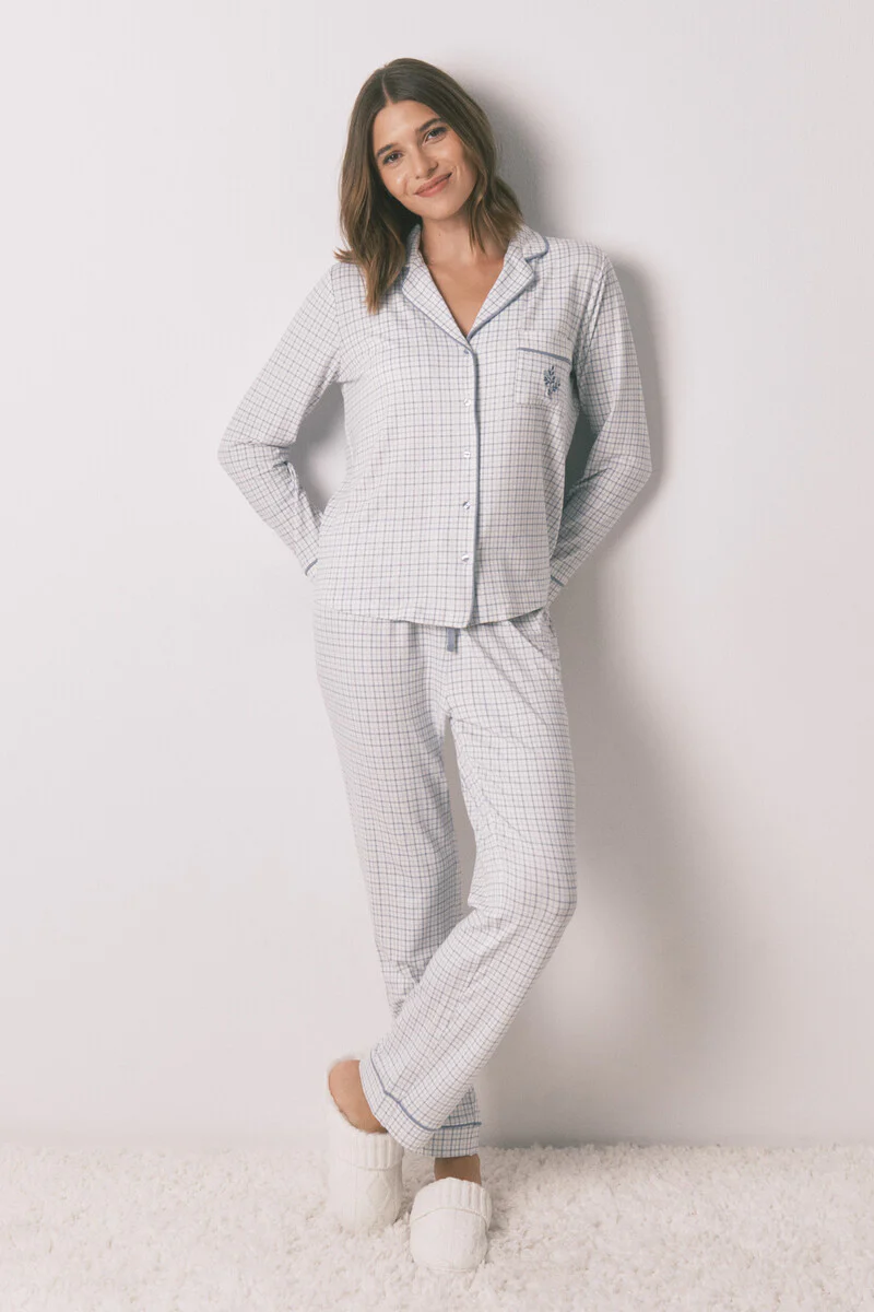 Long checkered classic pyjamas with a shiny effect