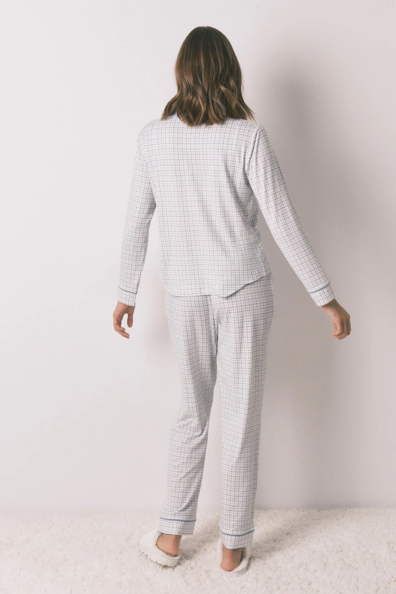 Long checkered classic pyjamas with a shiny effect - Image 2