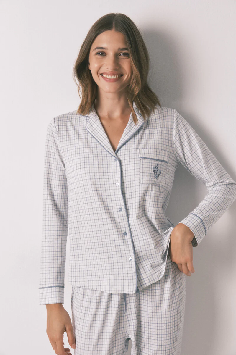 Long checkered classic pyjamas with a shiny effect - Image 3