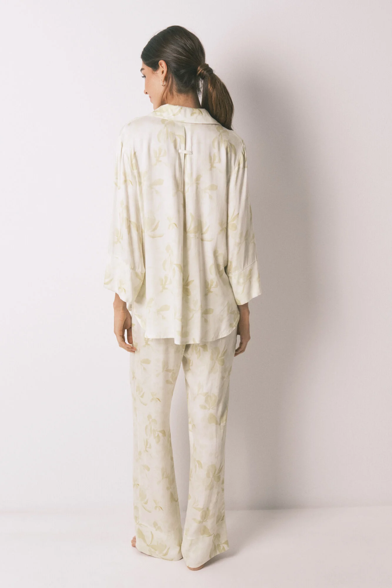 Long classic pyjamas with wide sleeves - Image 2