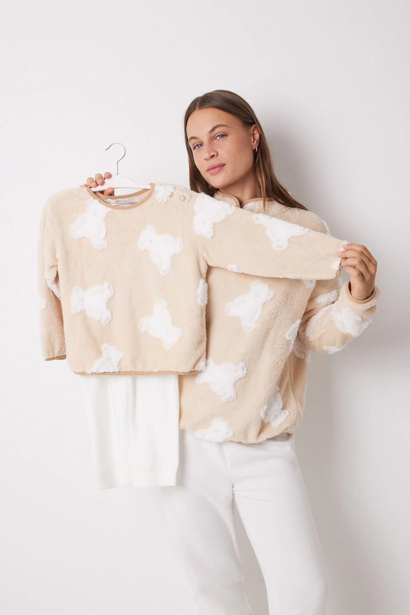 Long fleece pajamas with jacquard bears - Image 5