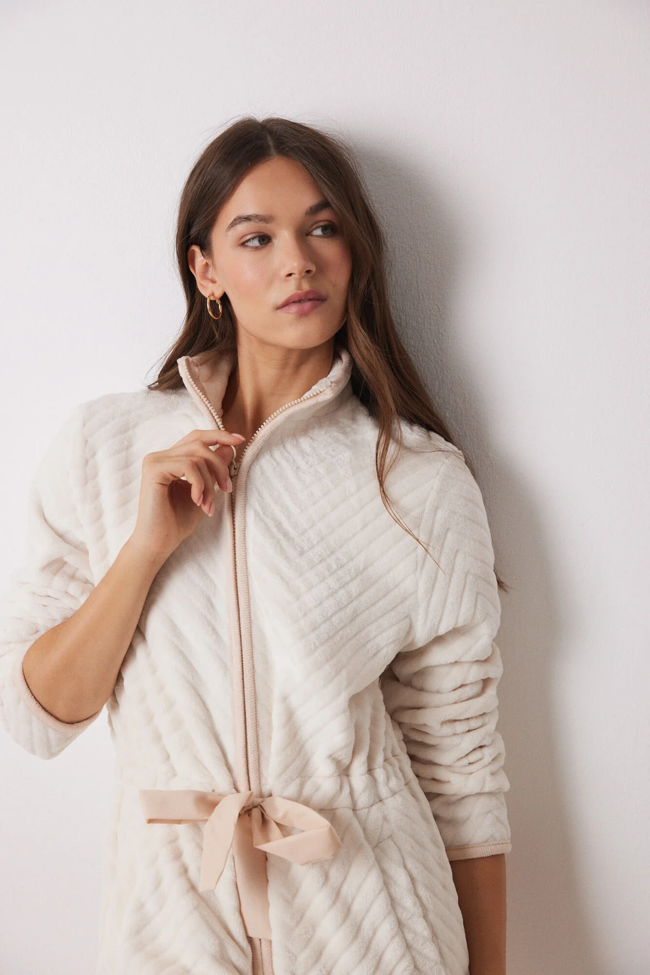Long fluffy beige zip fastening - Image 4