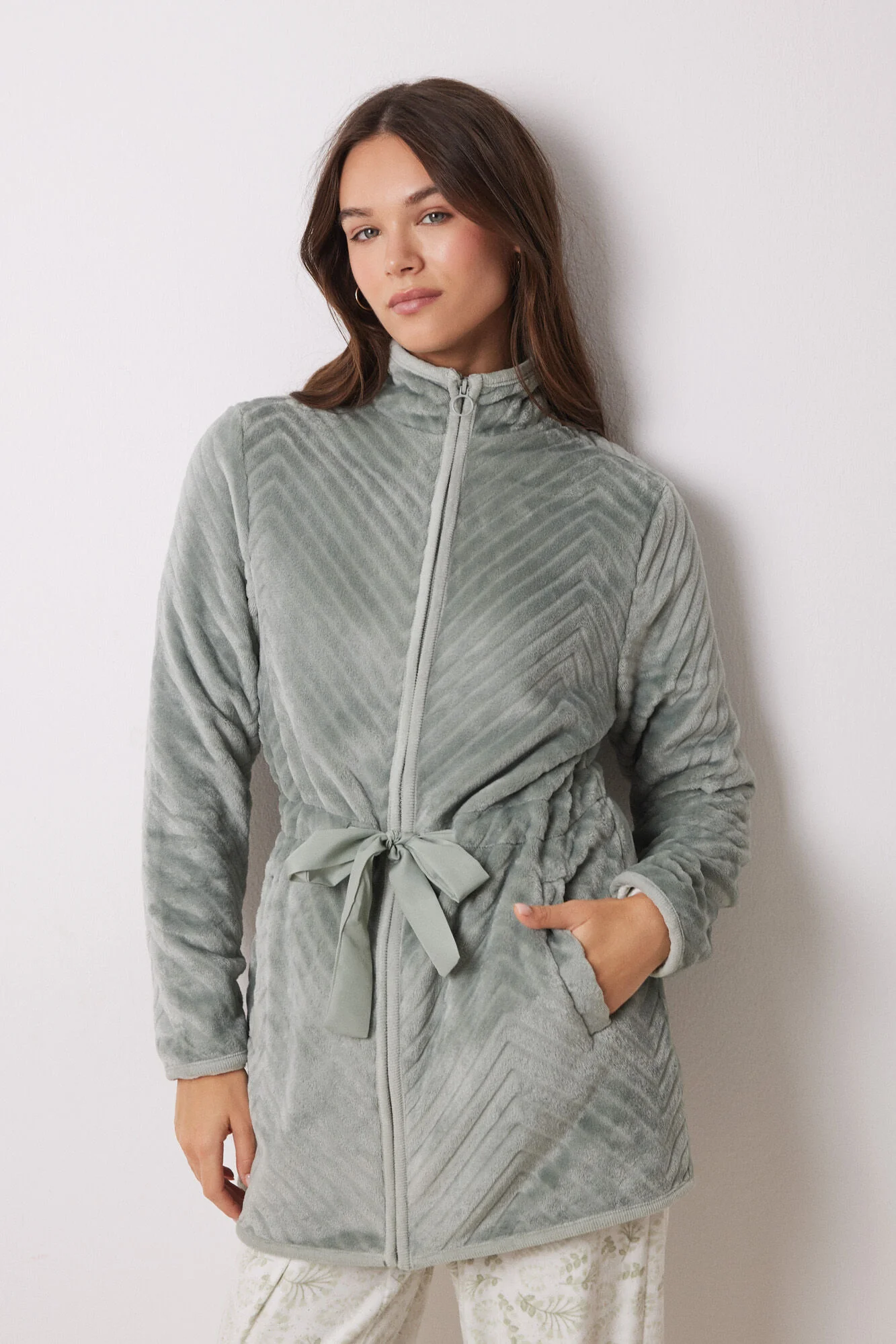 Long fluffy green zip fastening - Image 4