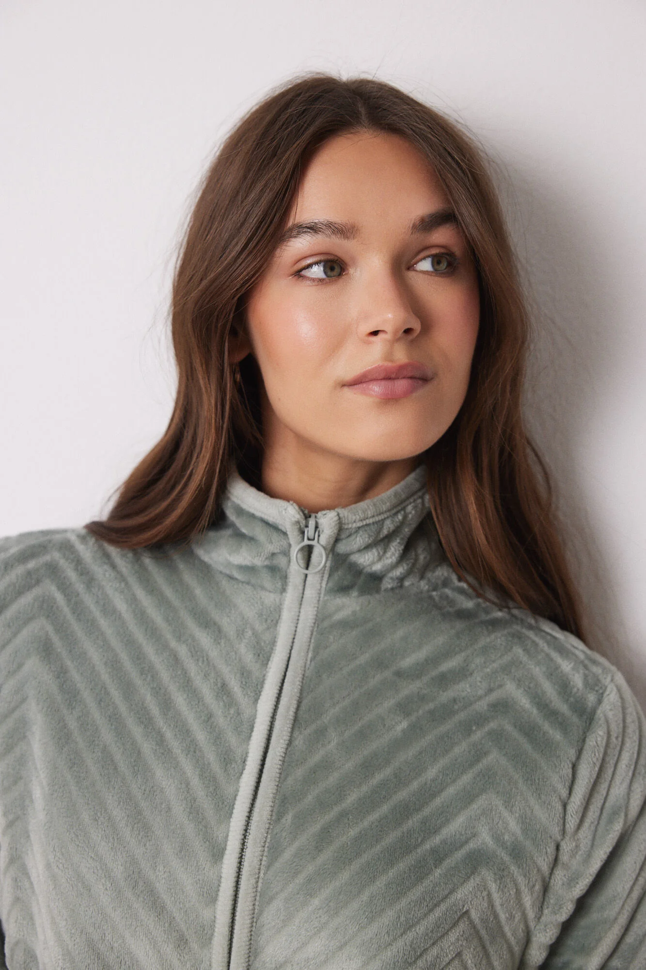 Long fluffy green zip fastening - Image 5