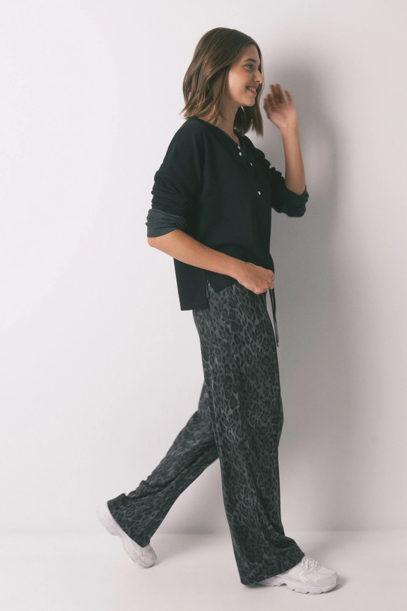 Long gray animal print trouser - Image 5