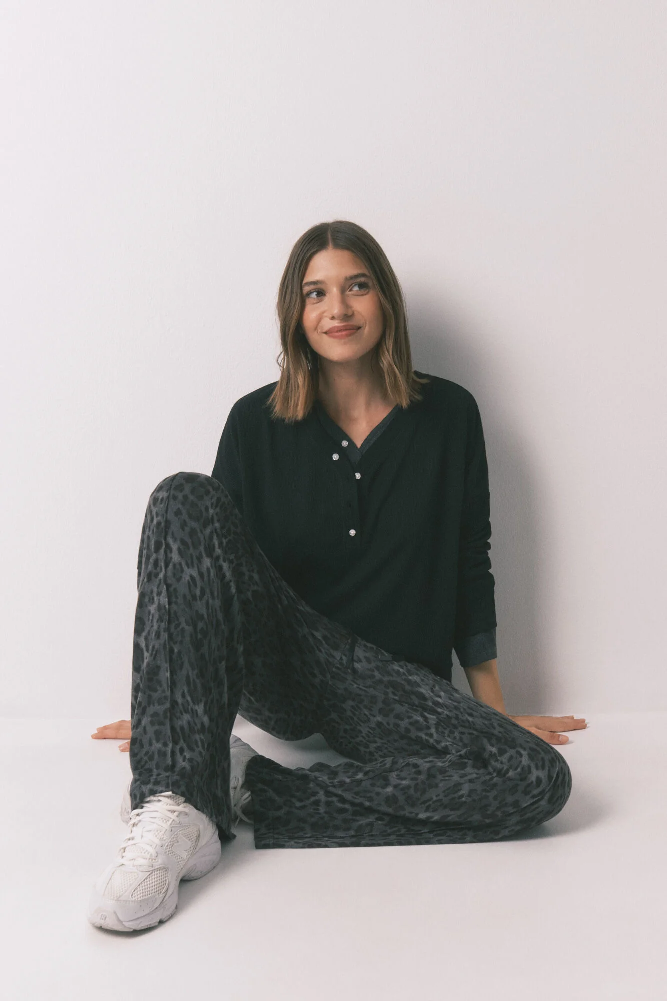 Long gray animal print trouser - Image 6
