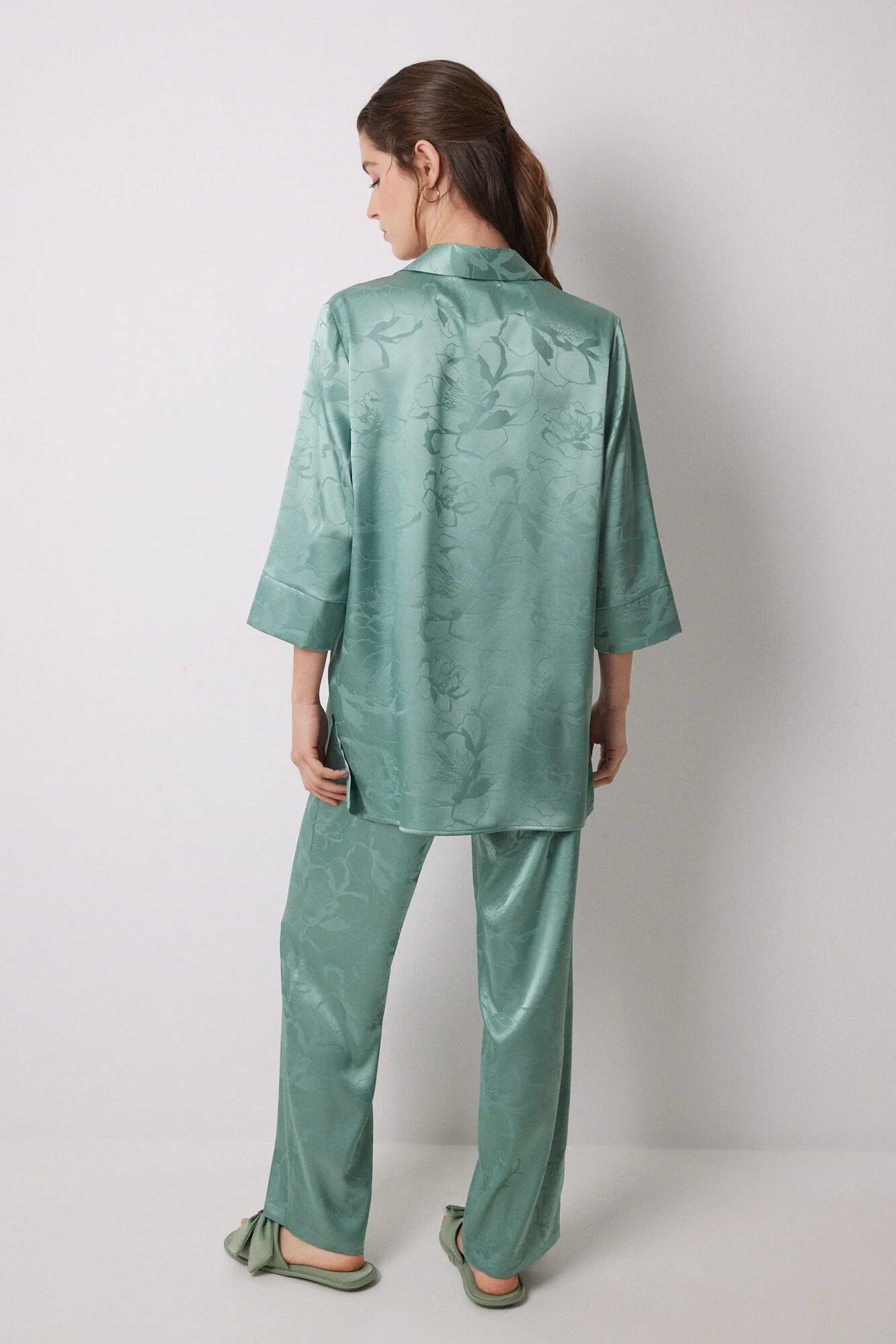 Long green jacquard satin pajama shirt - Image 2