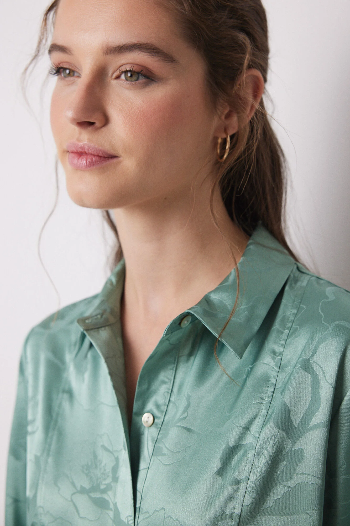 Long green jacquard satin pajama shirt - Image 4