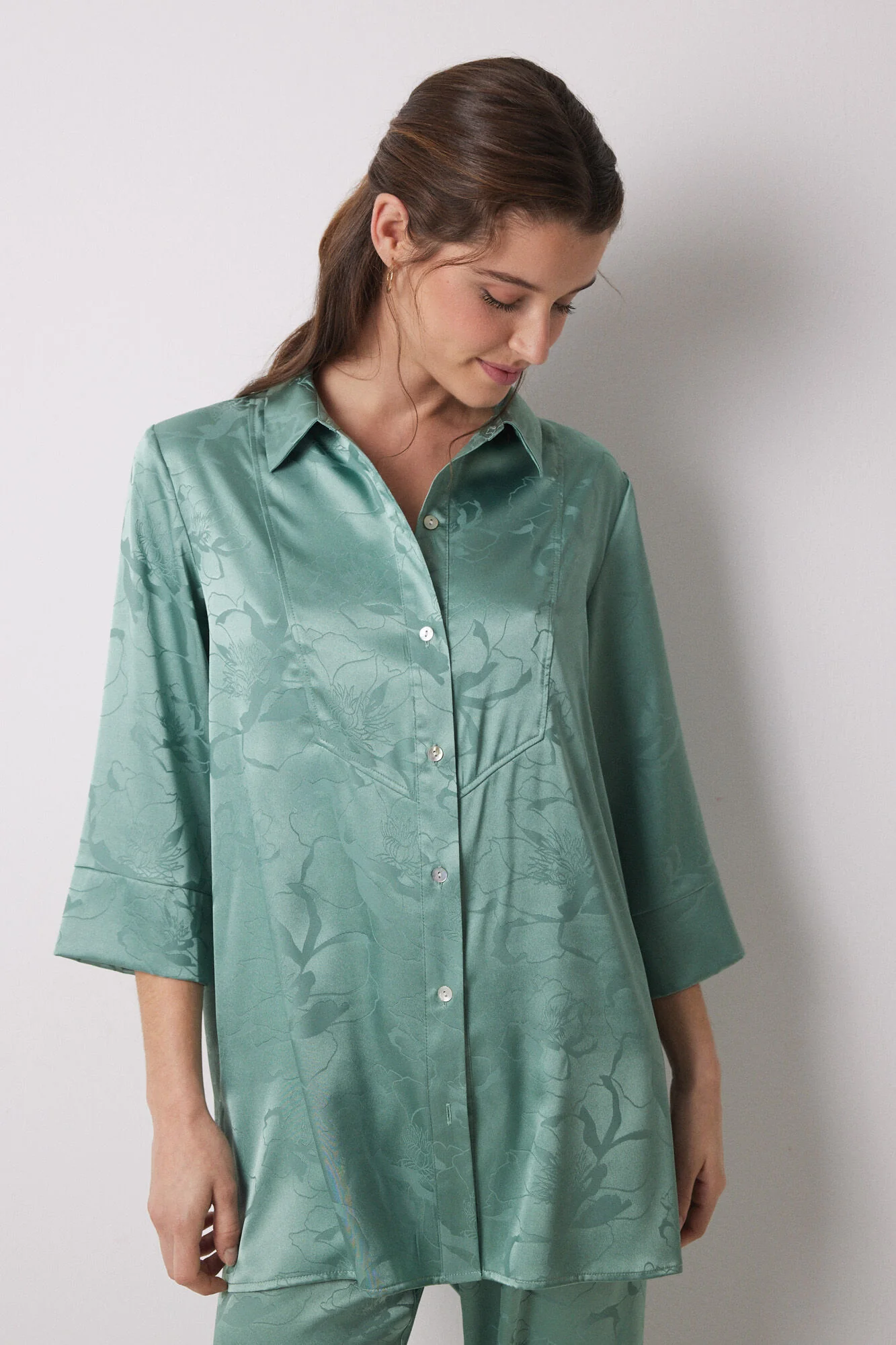 Long green jacquard satin pajama shirt - Image 5