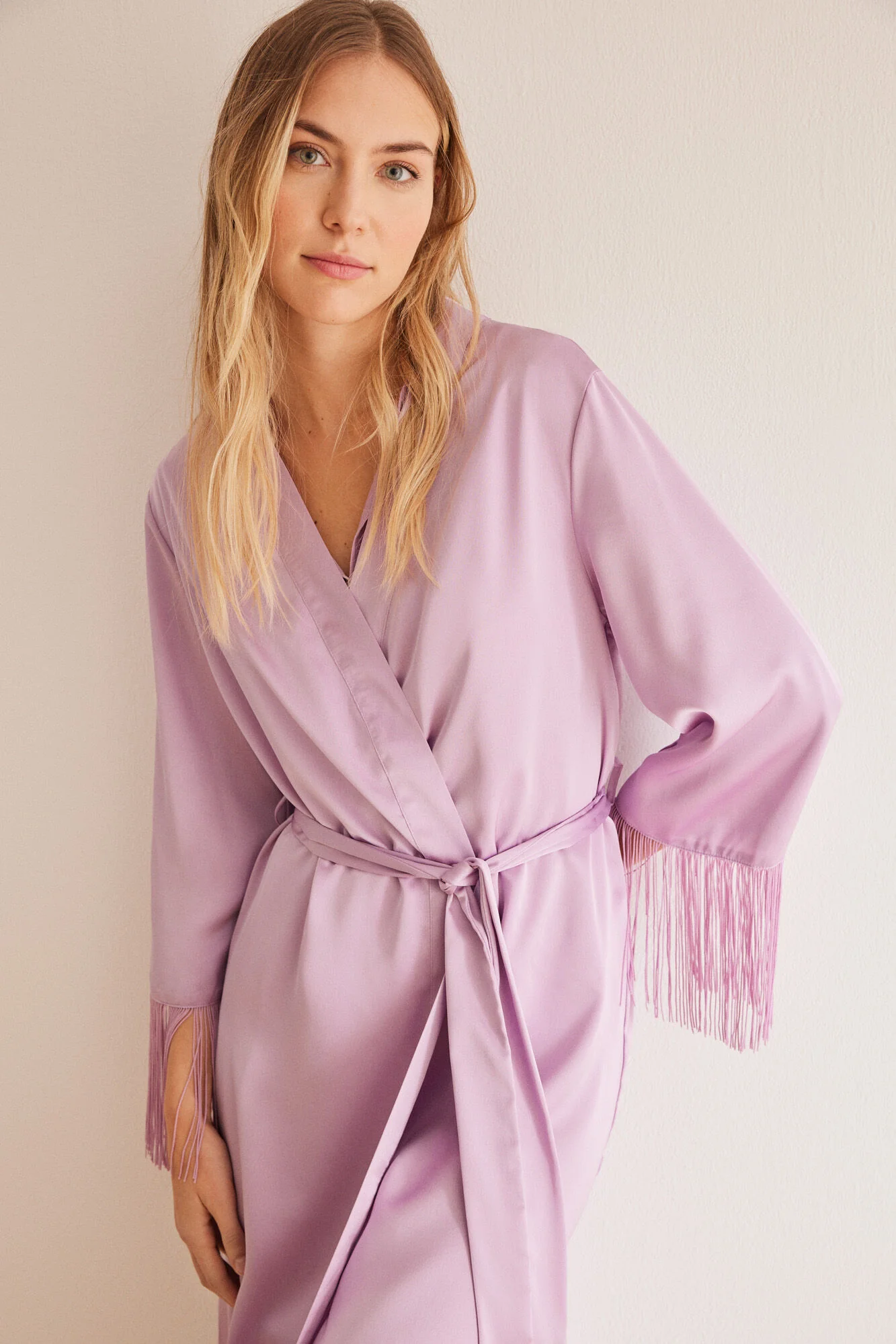 Long lilac fringed satin robe - Image 4