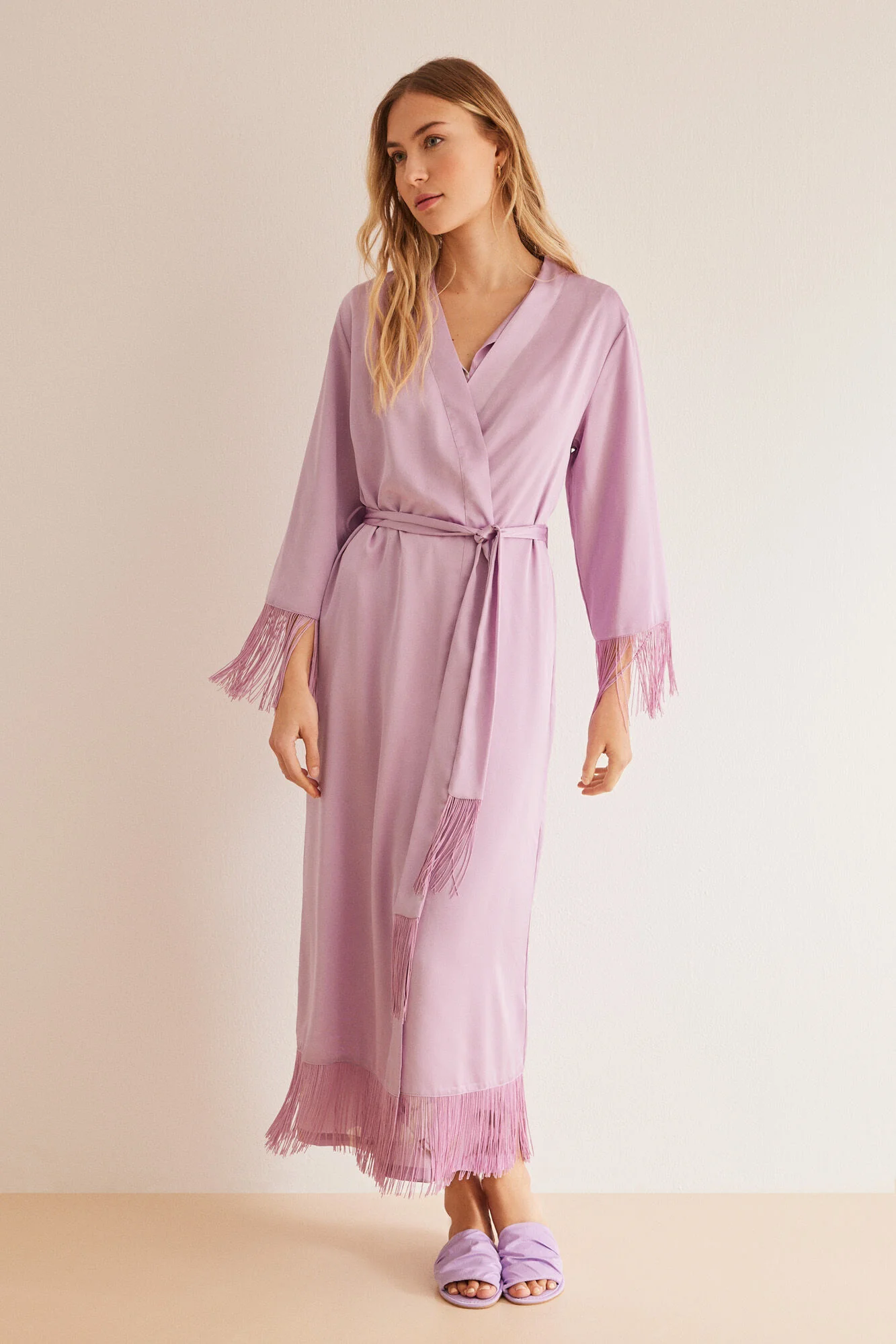 Long lilac fringed satin robe - Image 5