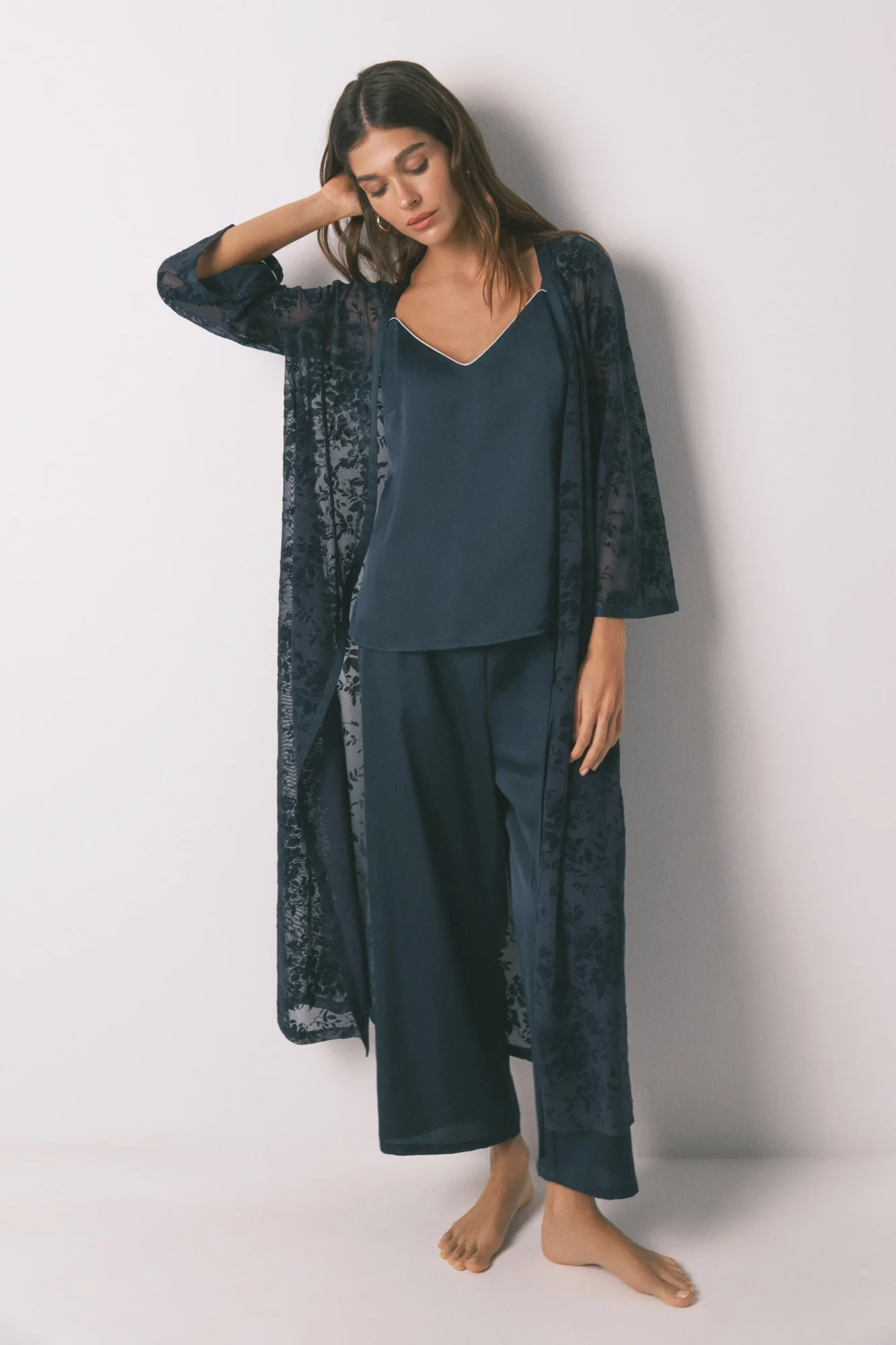 Long loose blue satin robe - Image 4