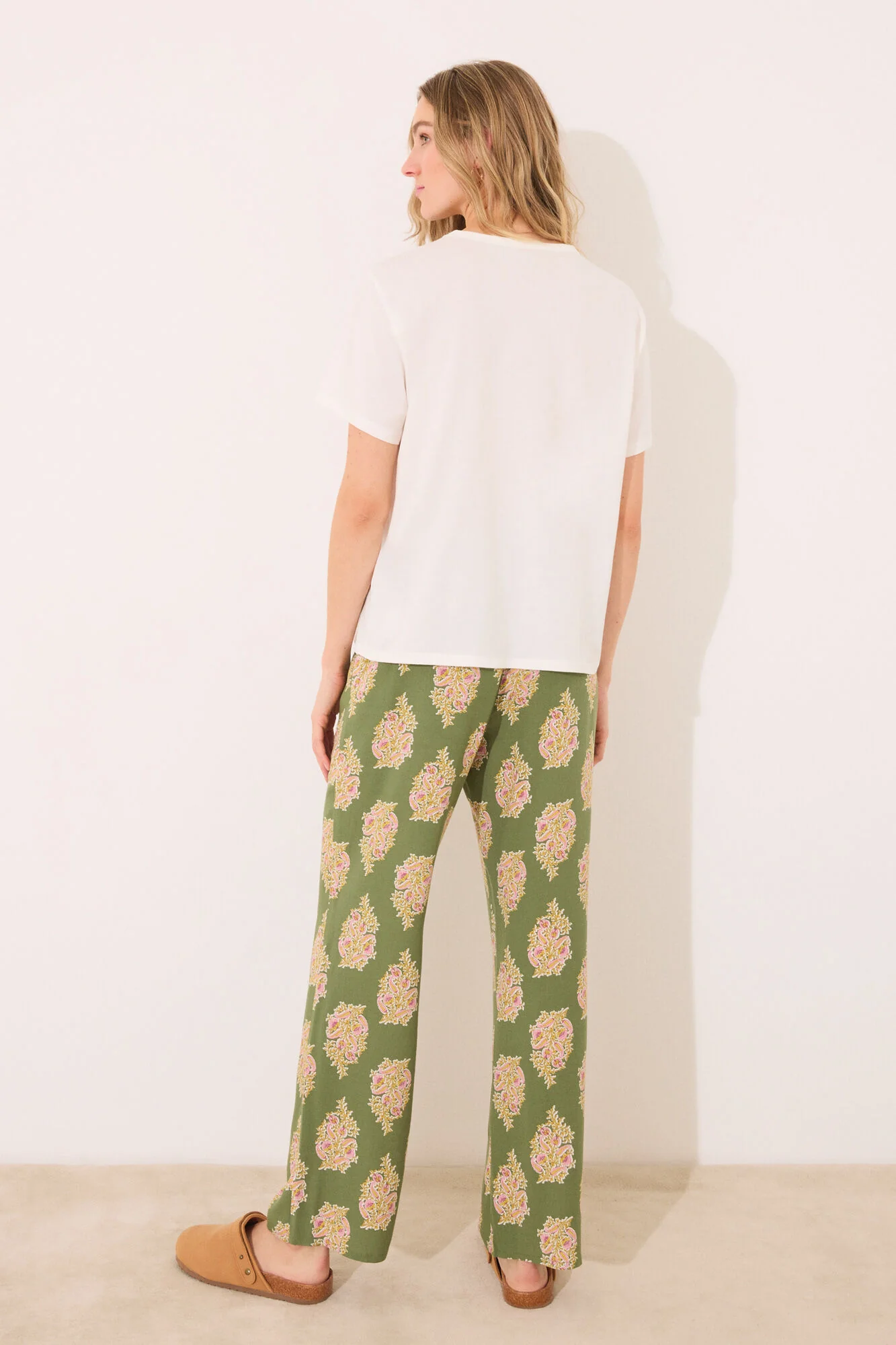Long lounge trouser with viscose flowers - Image 3