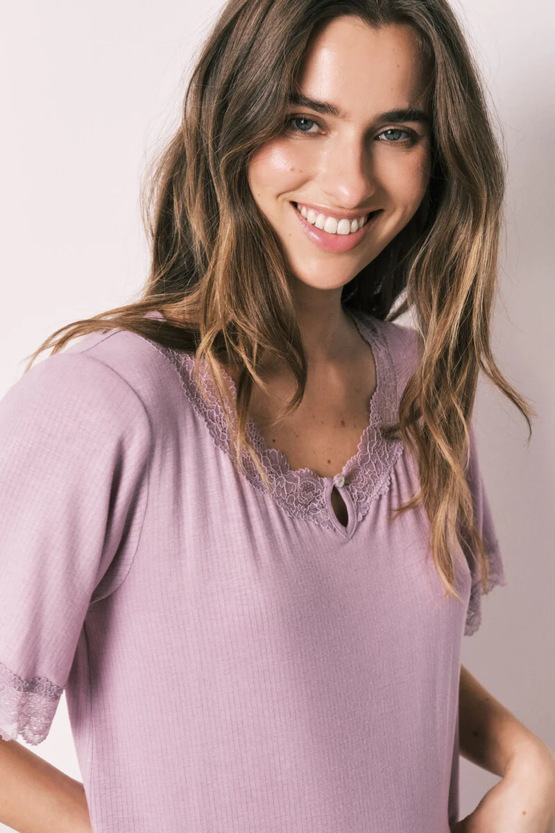 Long pink viscose nightgown with a soft feel - Image 2