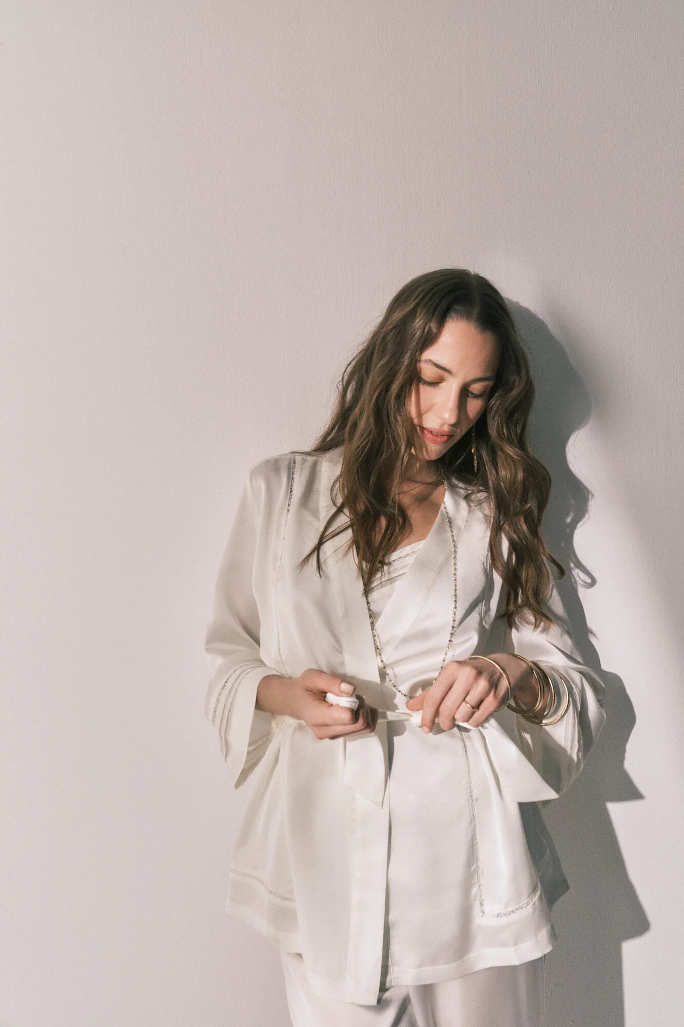 Long pyjama and satin robe set in White - Image 3
