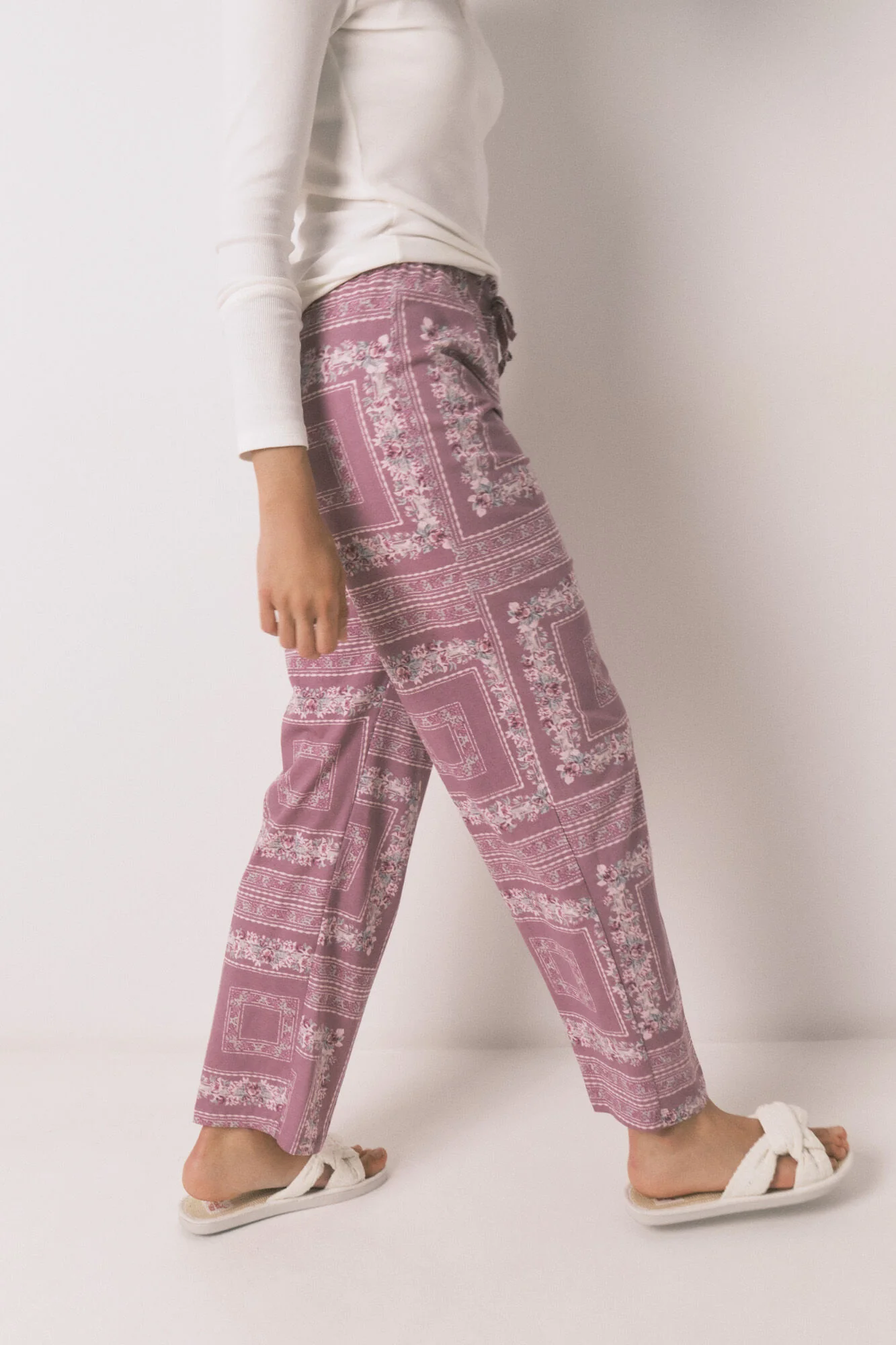 Long pyjamas with ivory flower print - Image 2