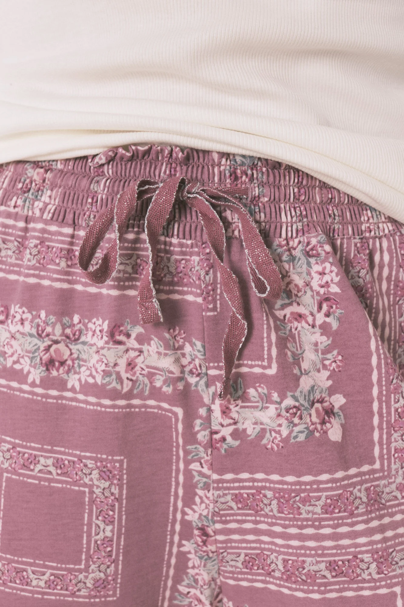 Long pyjamas with ivory flower print - Image 4