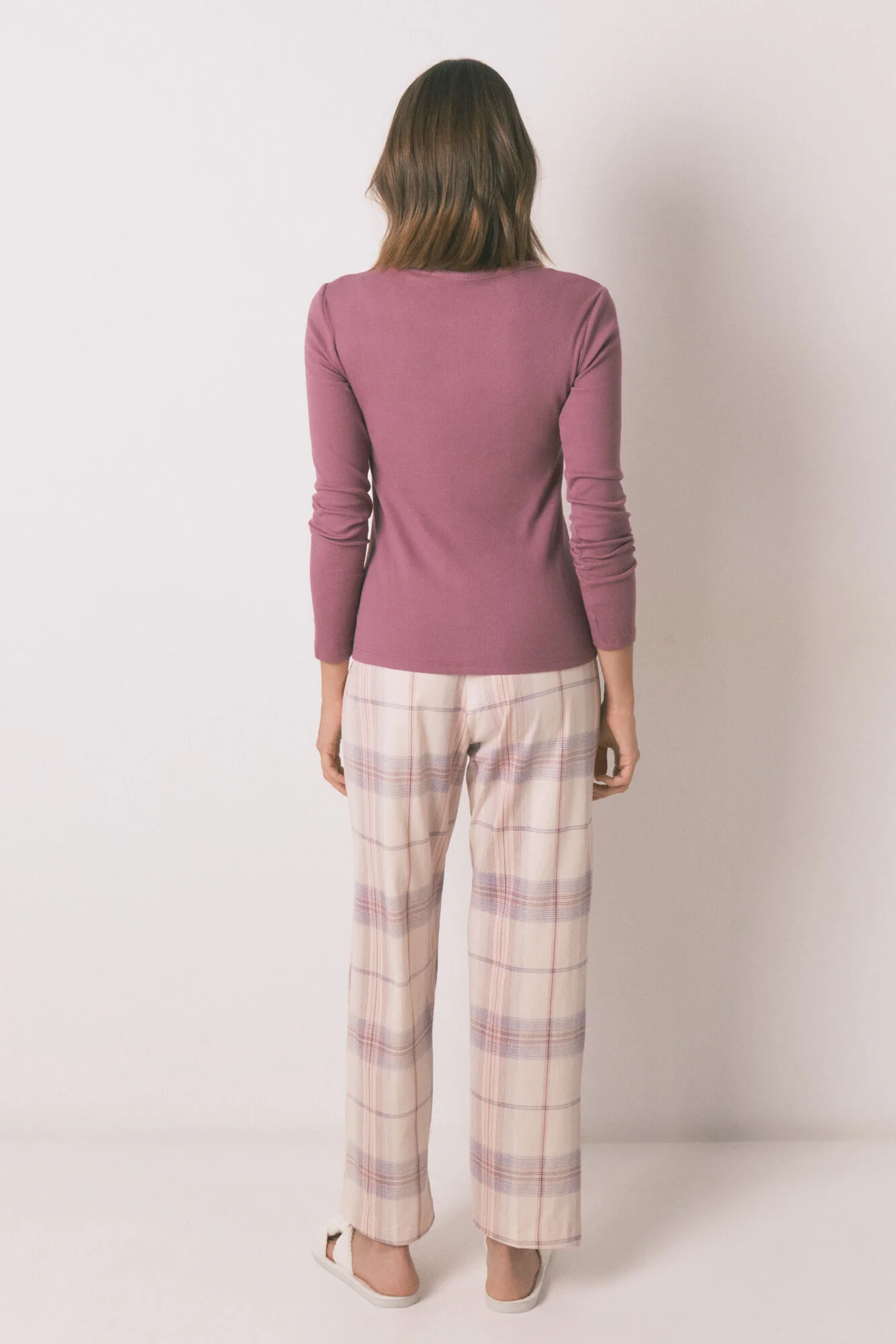 Long pyjamas with pink checkered print - Image 4
