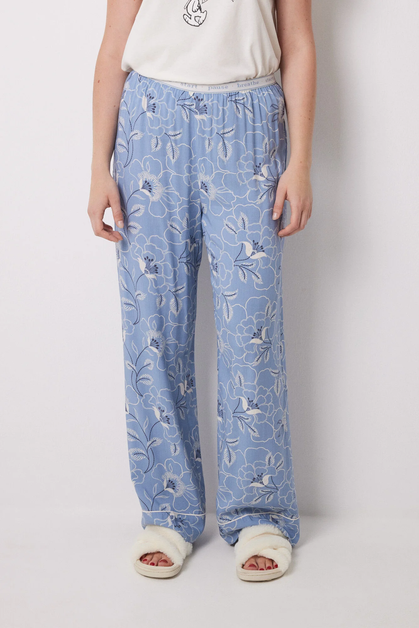 Long trouser with blue flower print