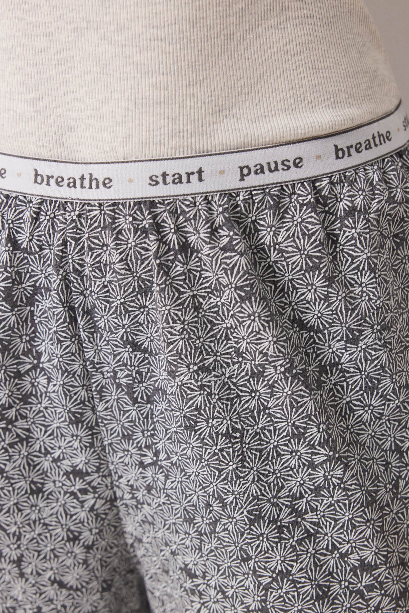 Long trouser with green flower print - Image 4