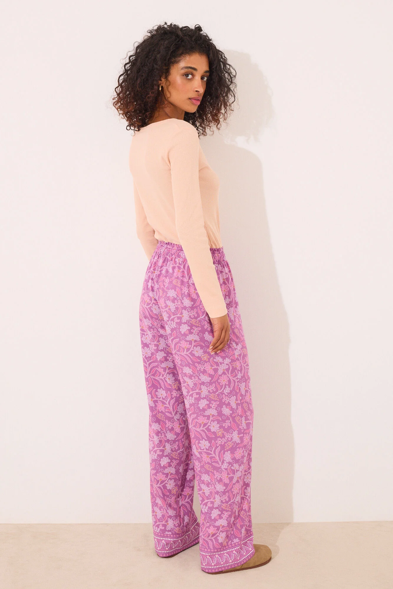 Long viscose trouser with boho floral print - Image 4