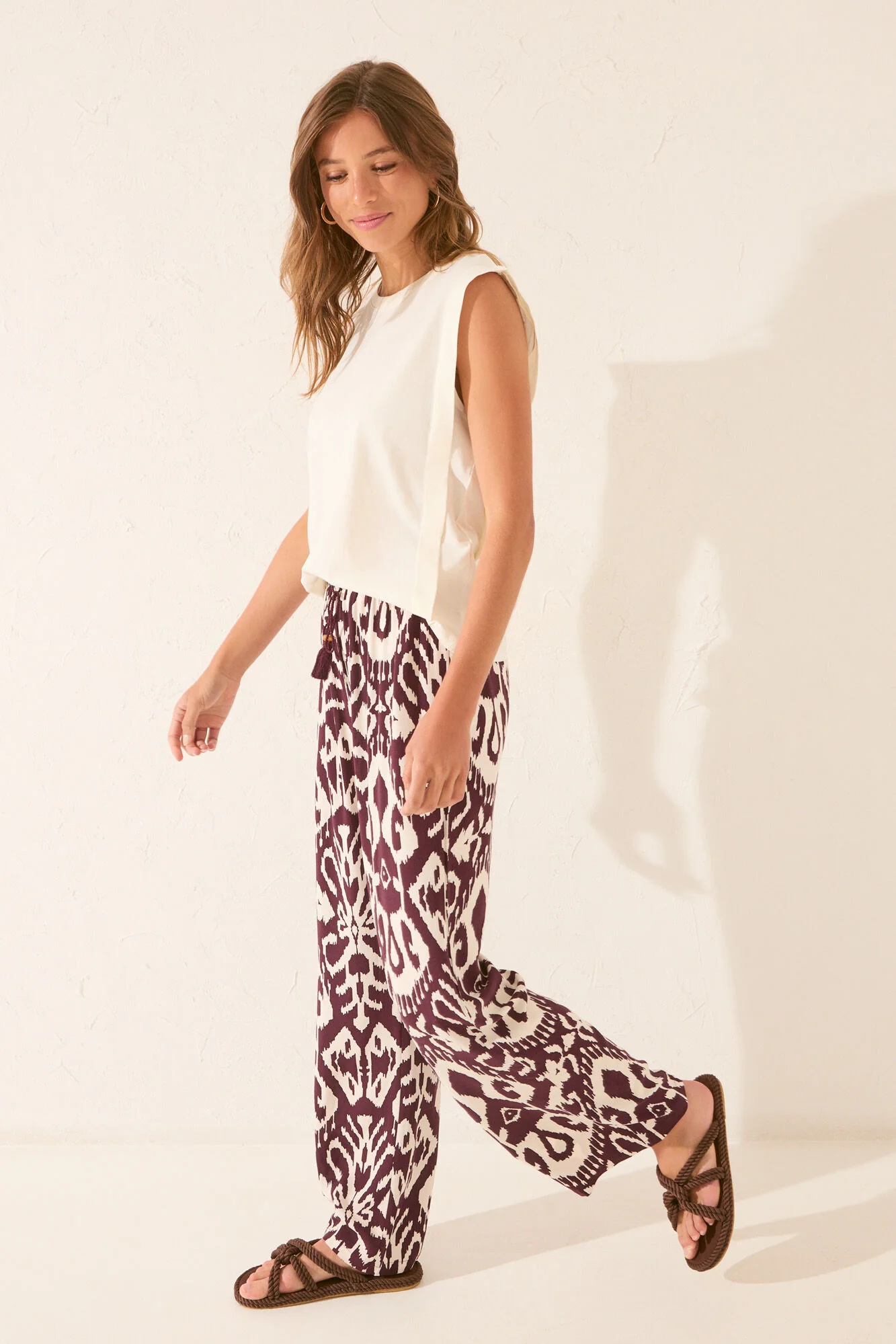 Long viscose trouser with floral print - Image 4