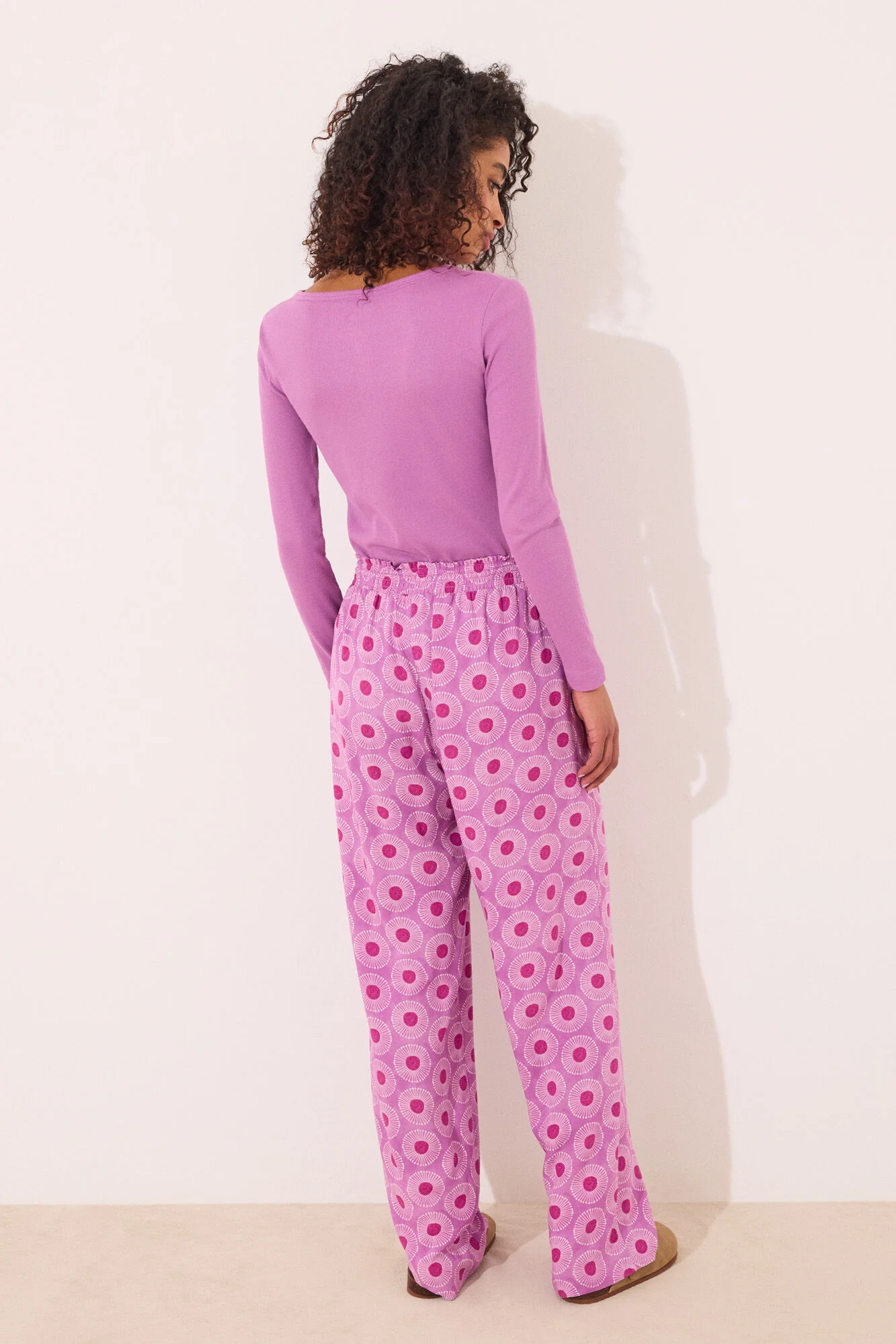Long viscose trouser with geometric print - Image 3