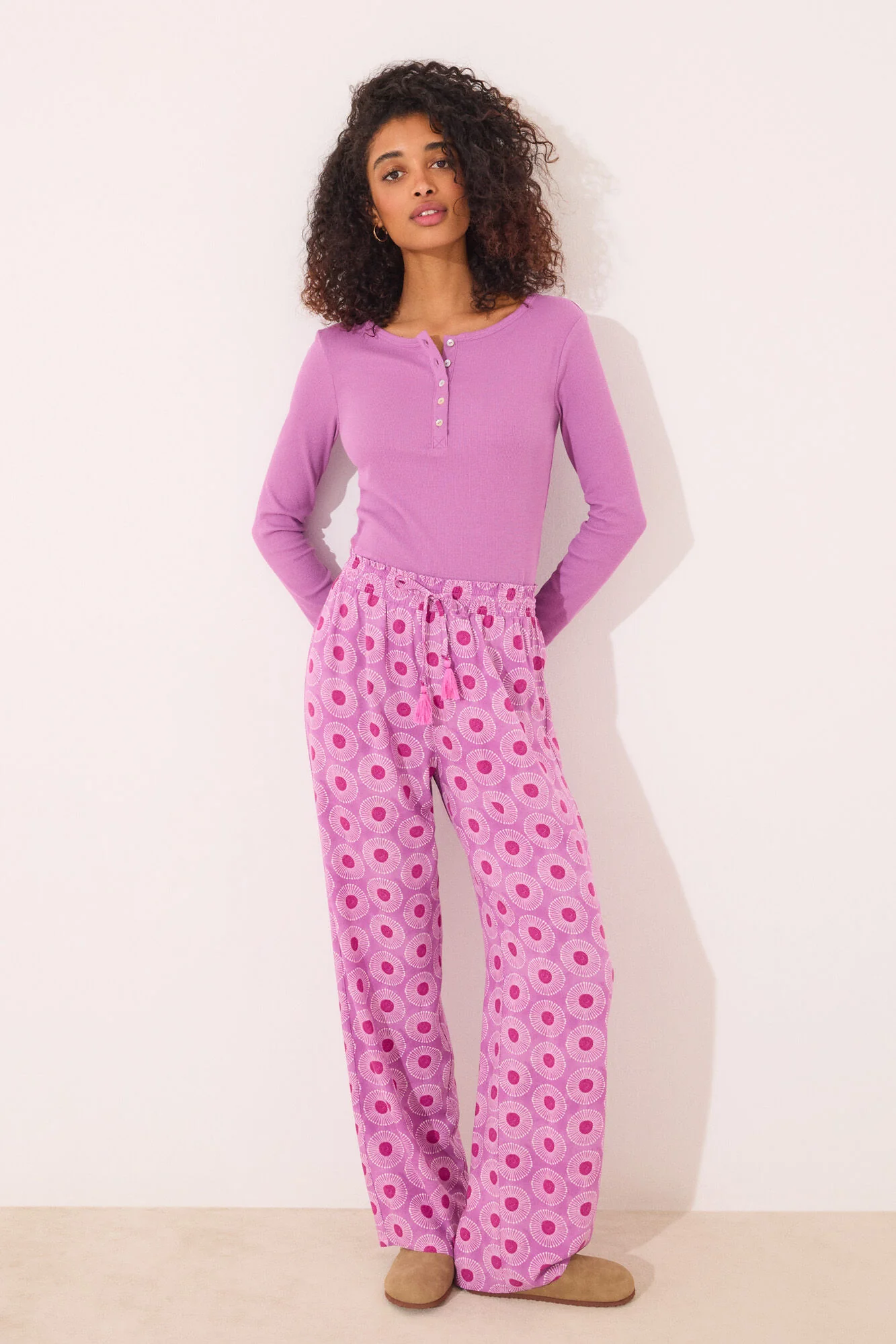 Long viscose trouser with geometric print - Image 4