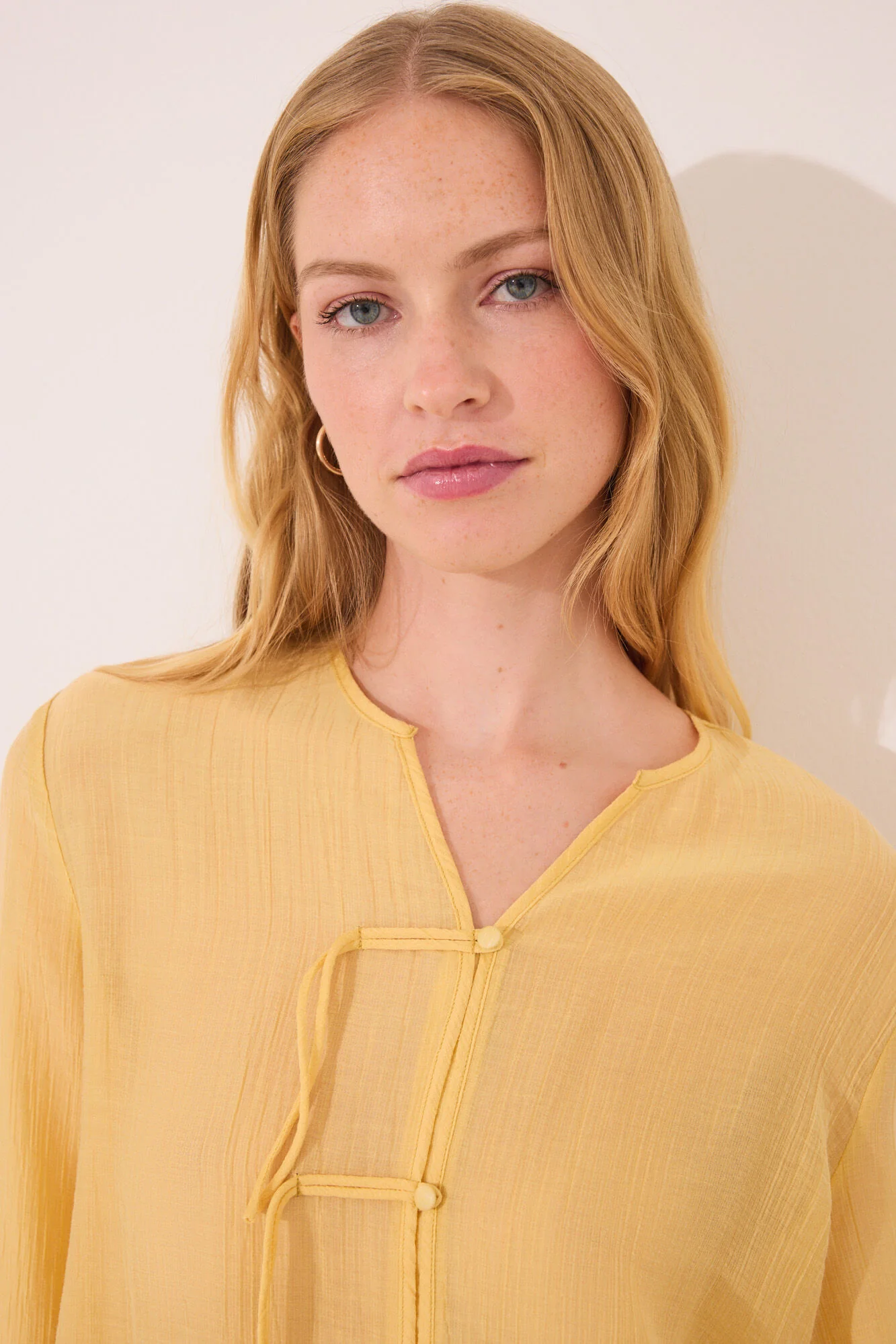 Long yellow satin classic pyjamas - Image 4