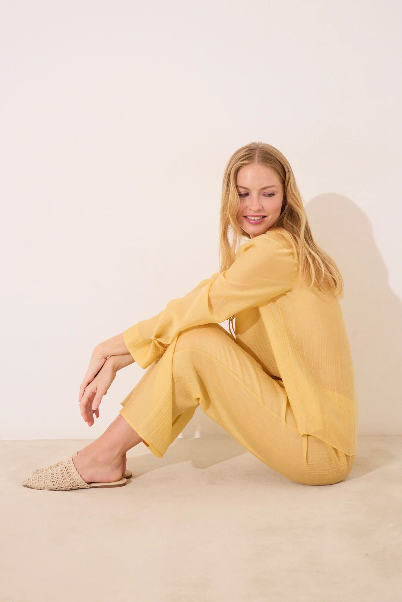 Long yellow satin classic pyjamas - Image 7