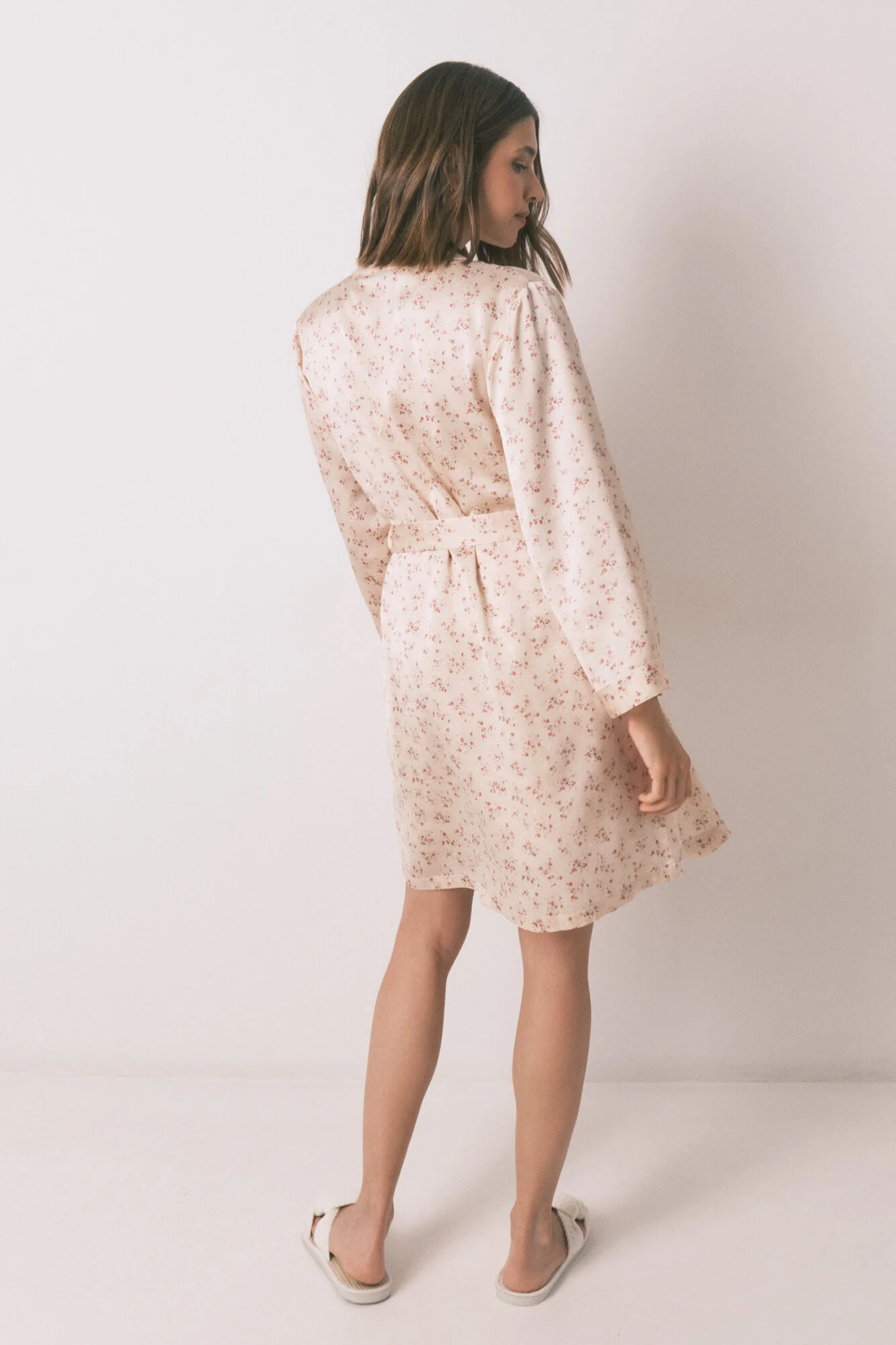 Loose midi satin robe with pink flower - Image 3