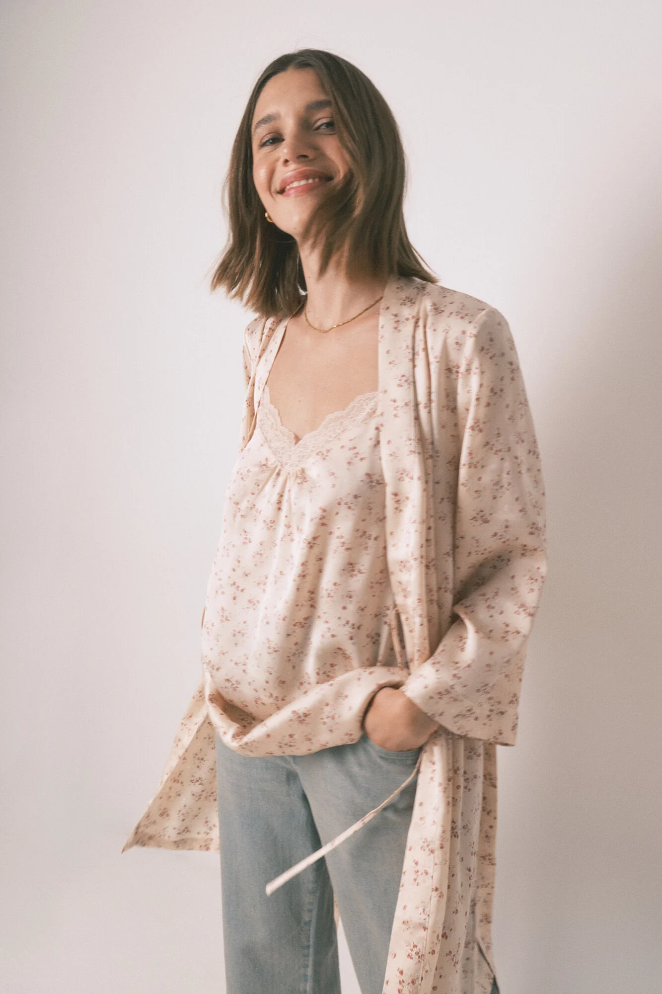 Loose midi satin robe with pink flower - Image 4