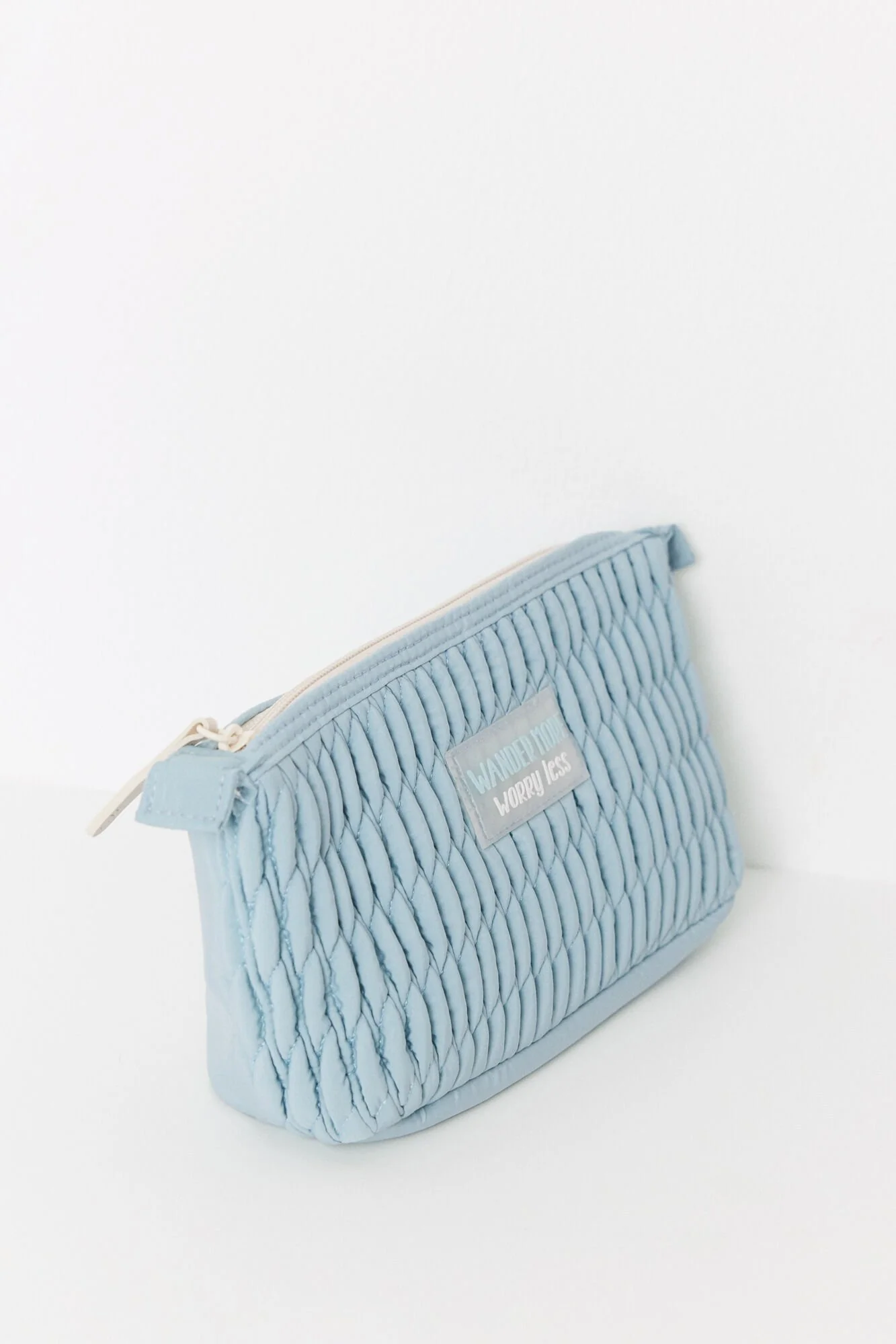 Medium blue quilted toiletry bag - Image 4
