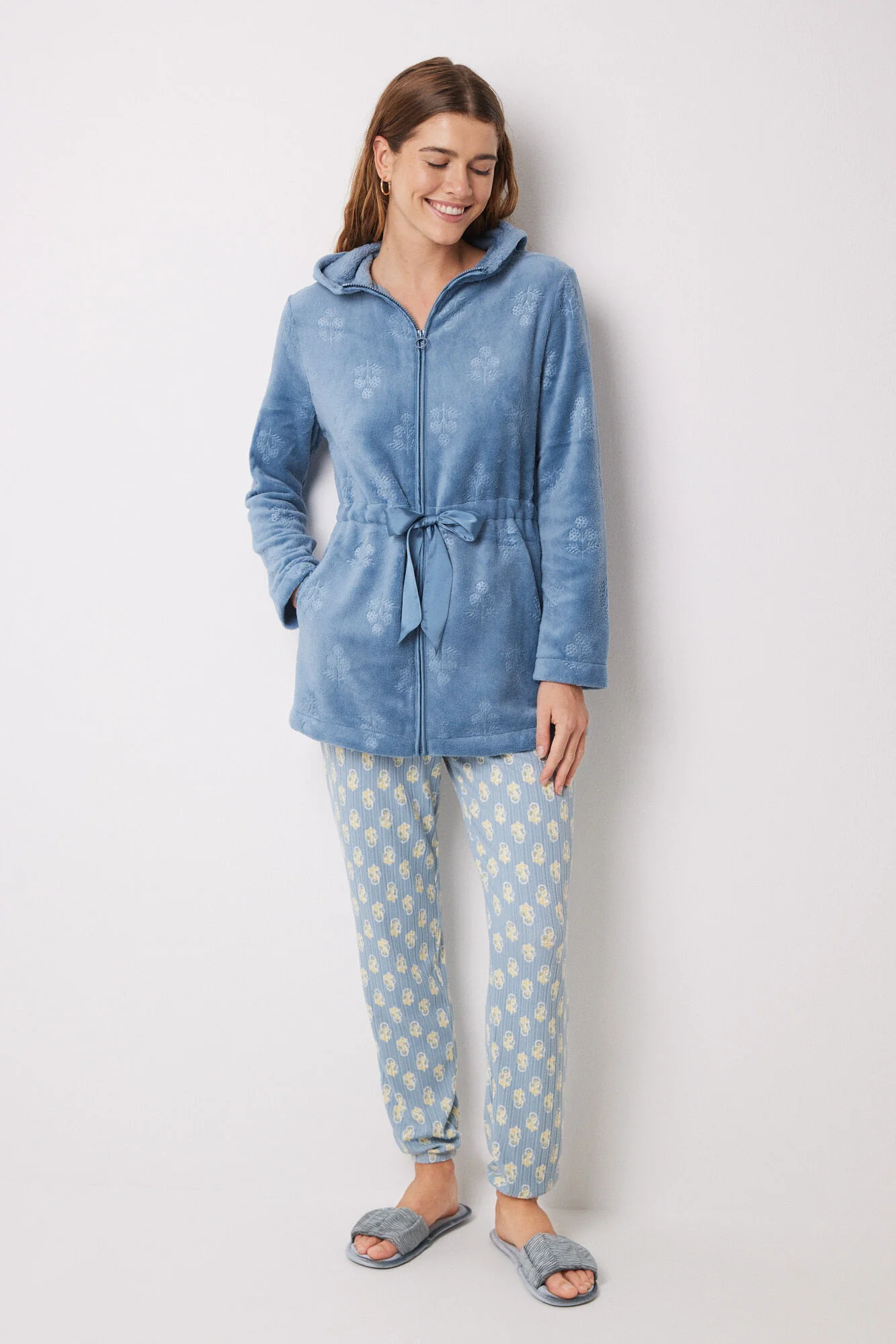 Short blue floral fleece fleece robe