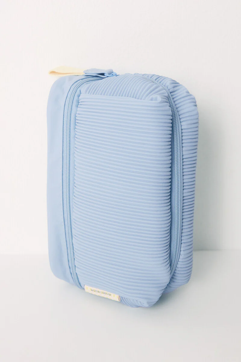 Medium blue rubberized toiletry bag - Image 5