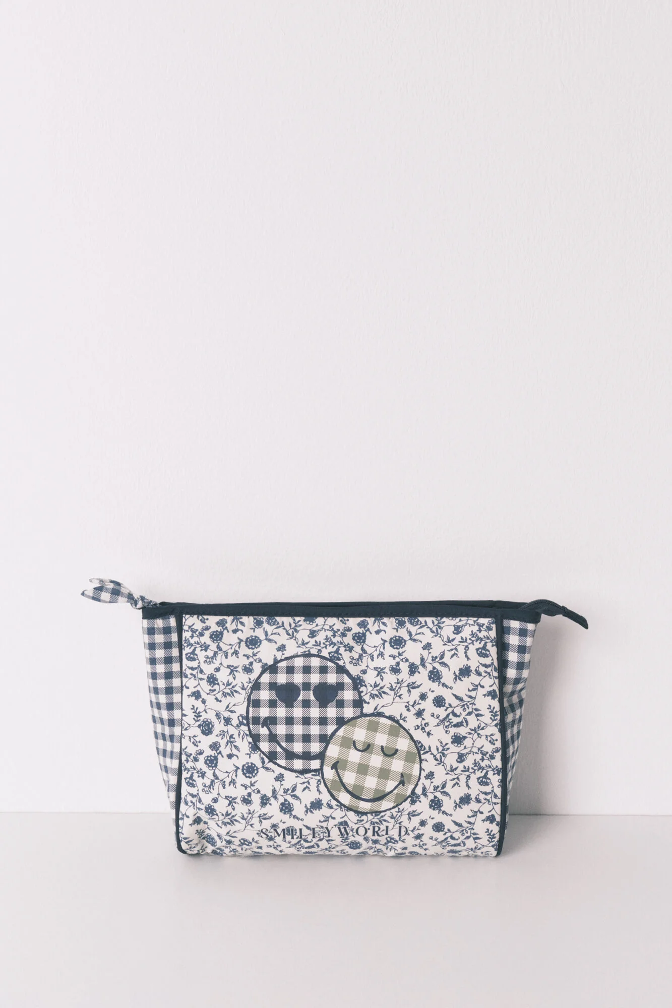 Medium blue SmileyWorld® nylon vanity case - Image 3