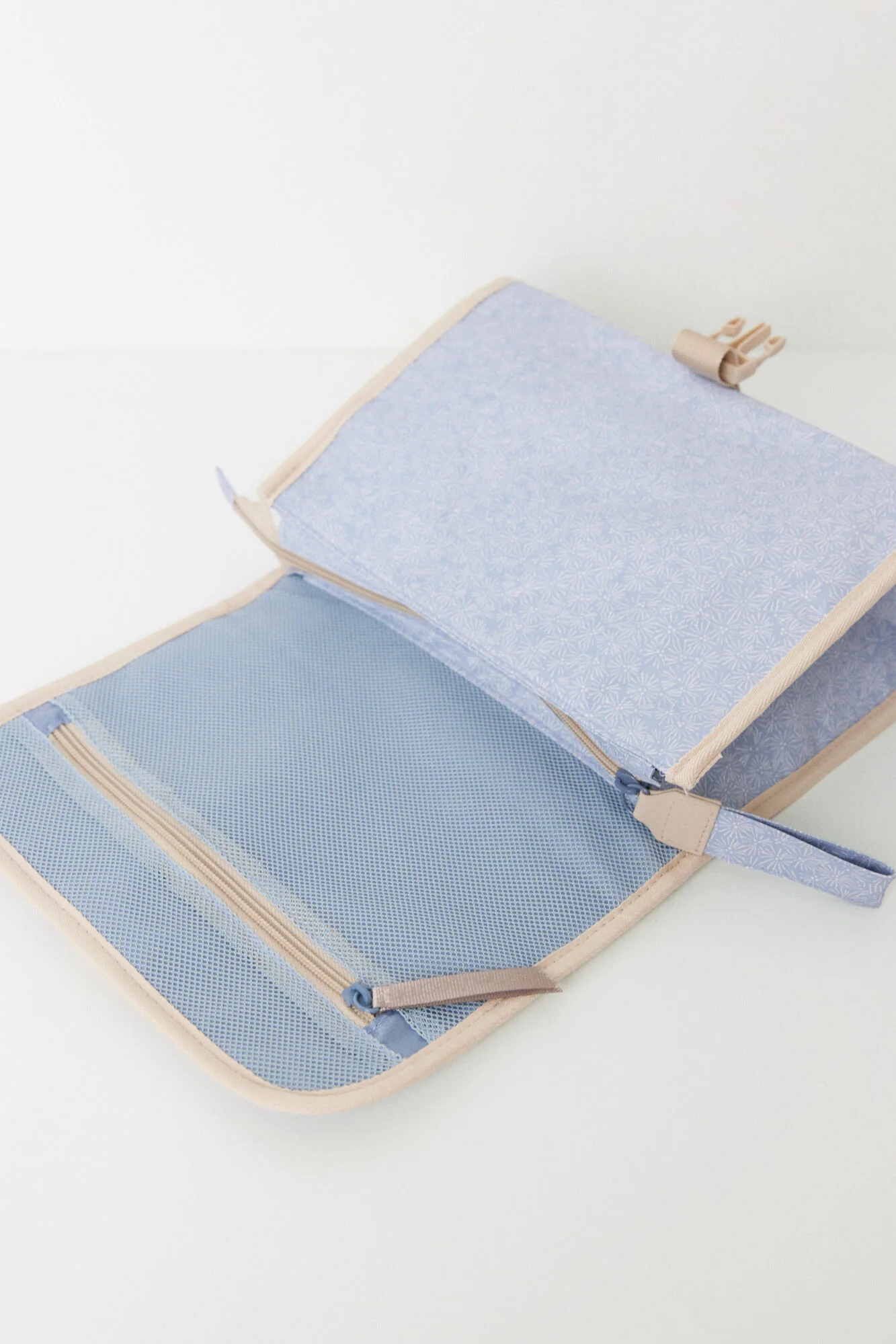 Medium blue Snoopy vanity case - Image 5