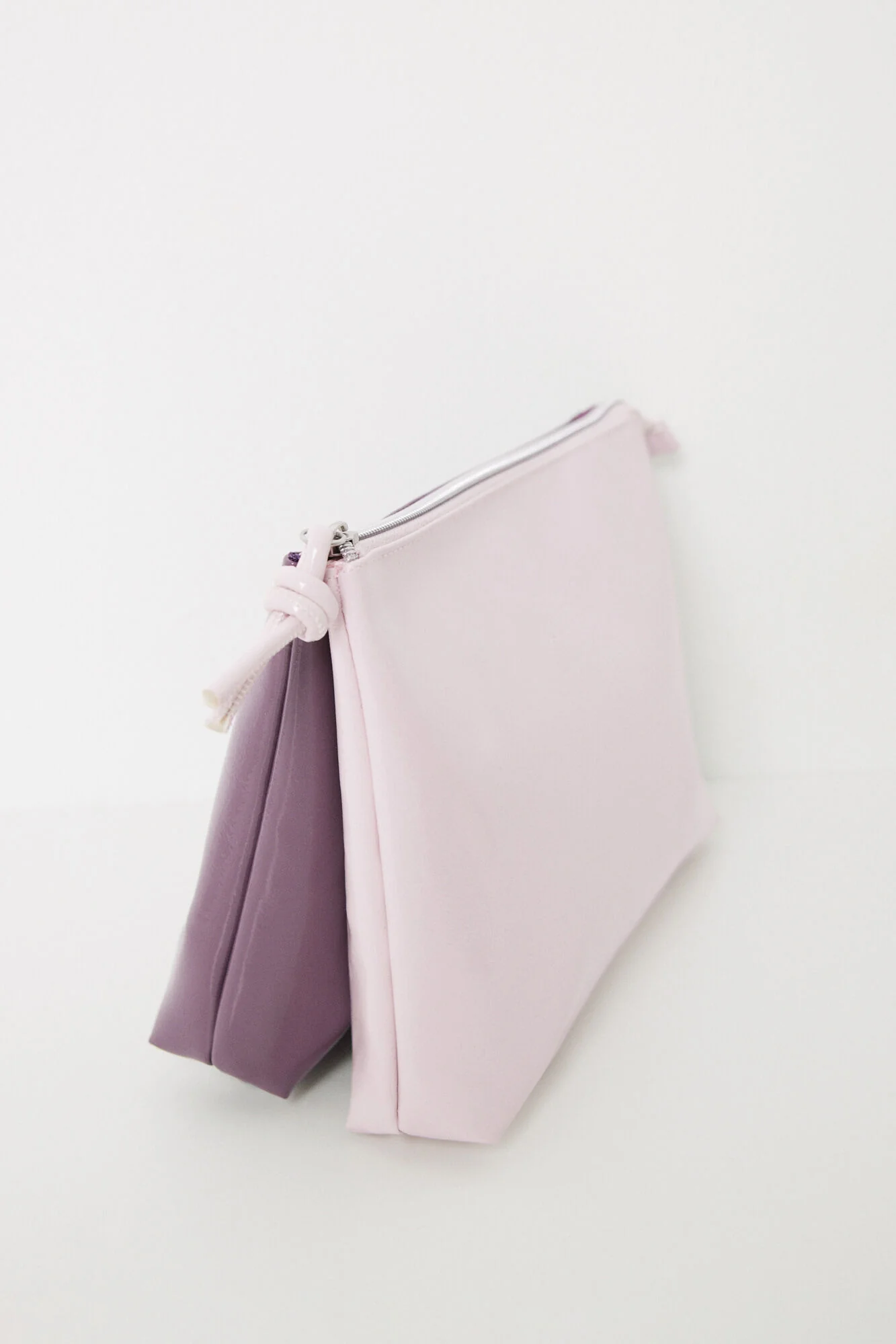 Medium double patent leather toiletry bag - Image 5
