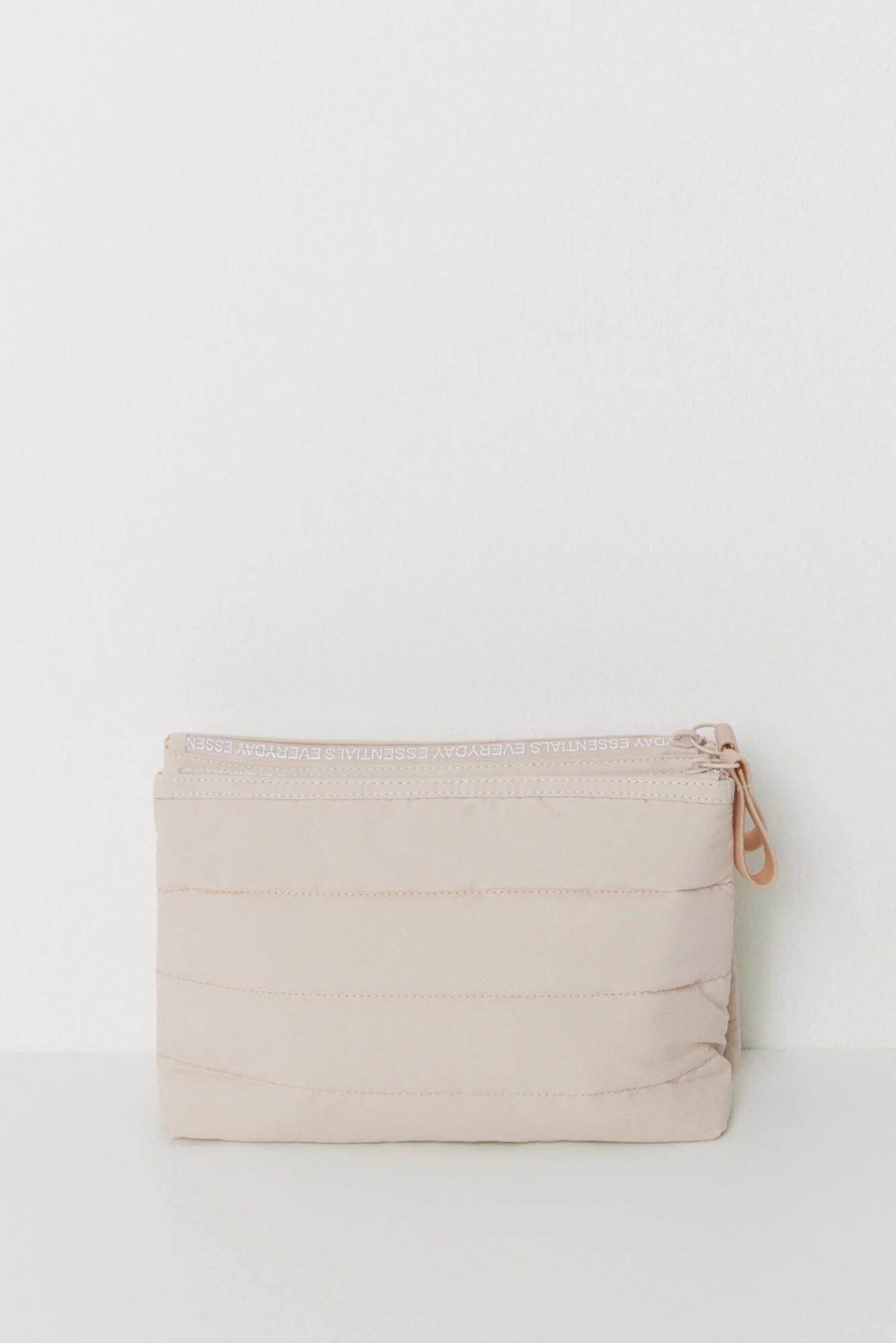Medium grey padded toiletry bag - Image 3
