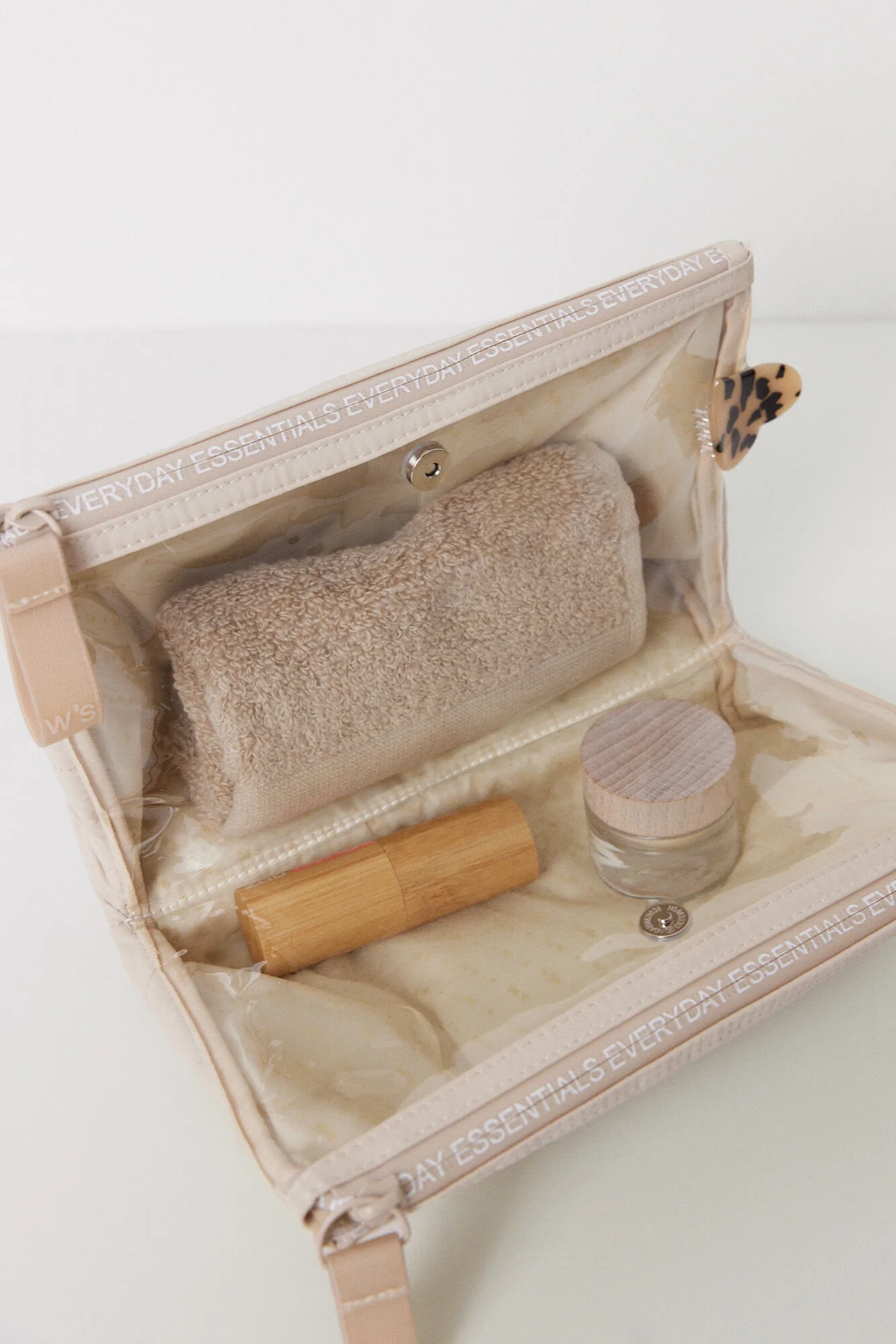 Medium grey padded toiletry bag - Image 4