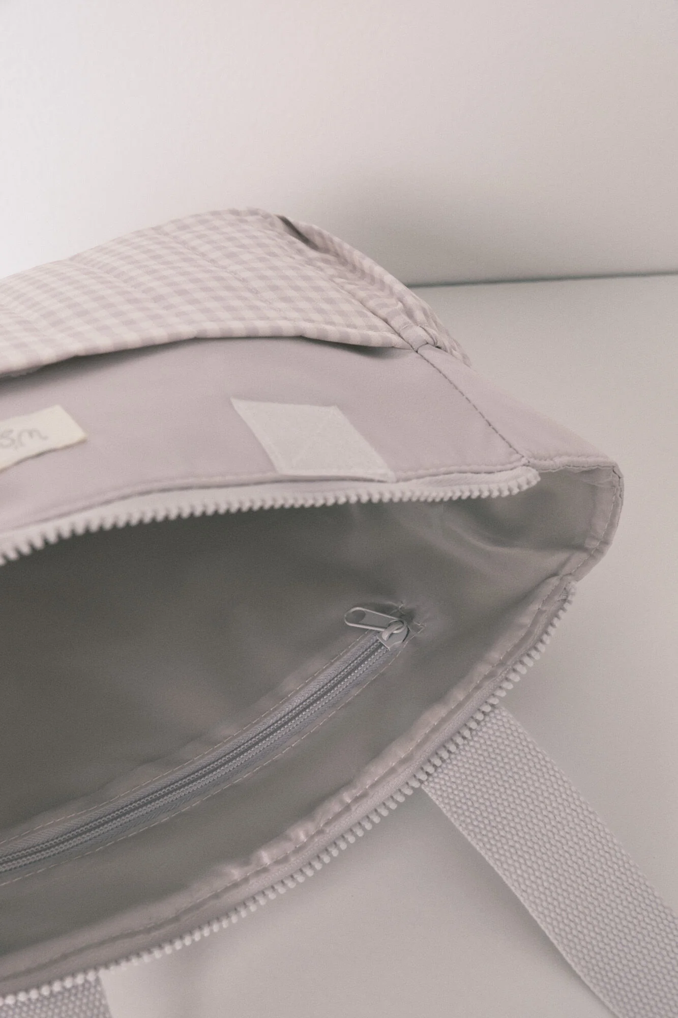Medium " maternity " vanity case bag in grey gingham - Image 2