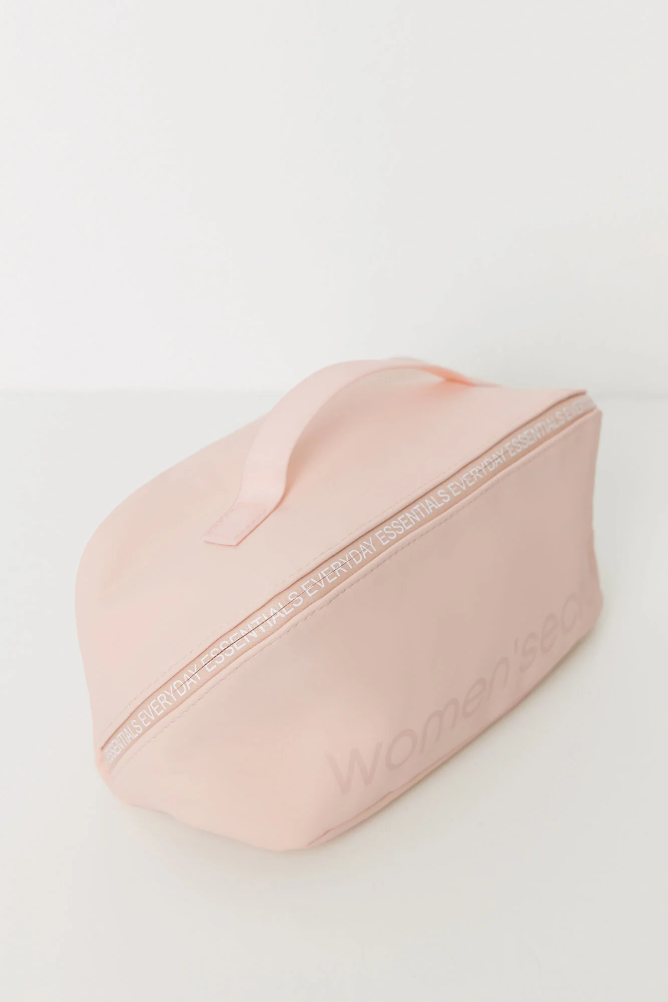 Medium pink rubber vanity case - Image 4