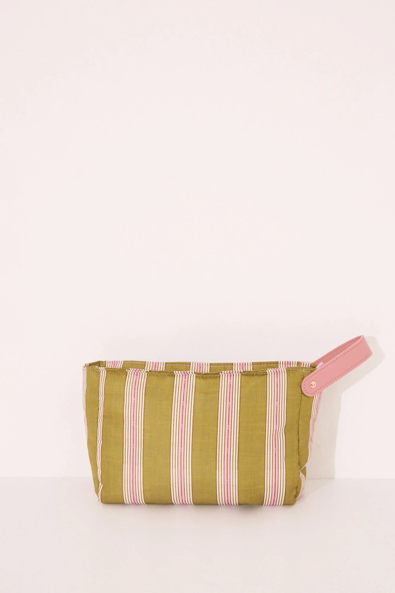 Medium quilted flower vanity case - Image 4