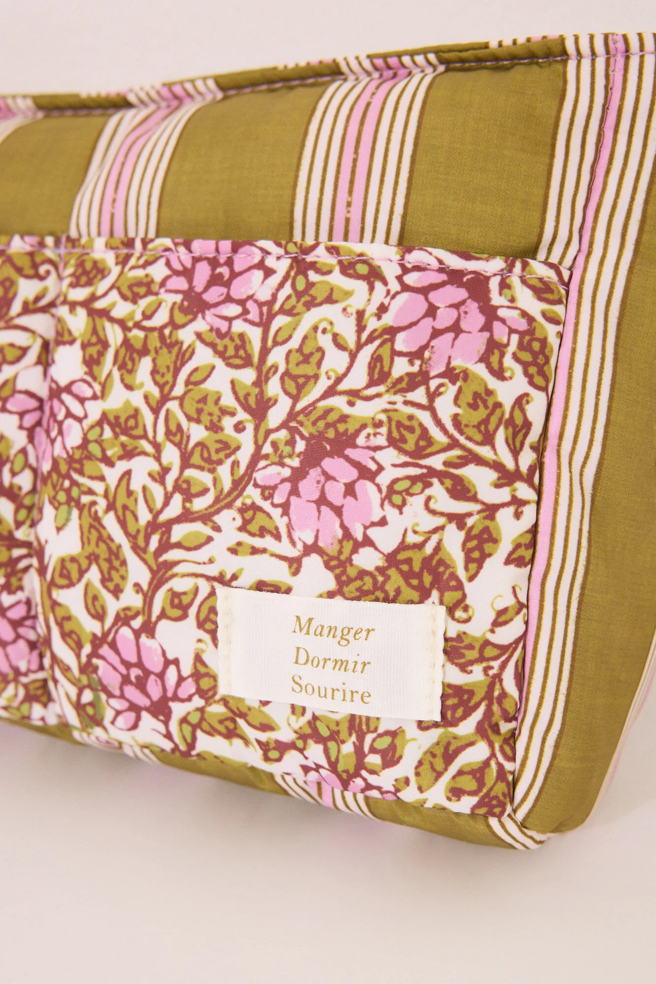 Medium quilted flower vanity case - Image 5