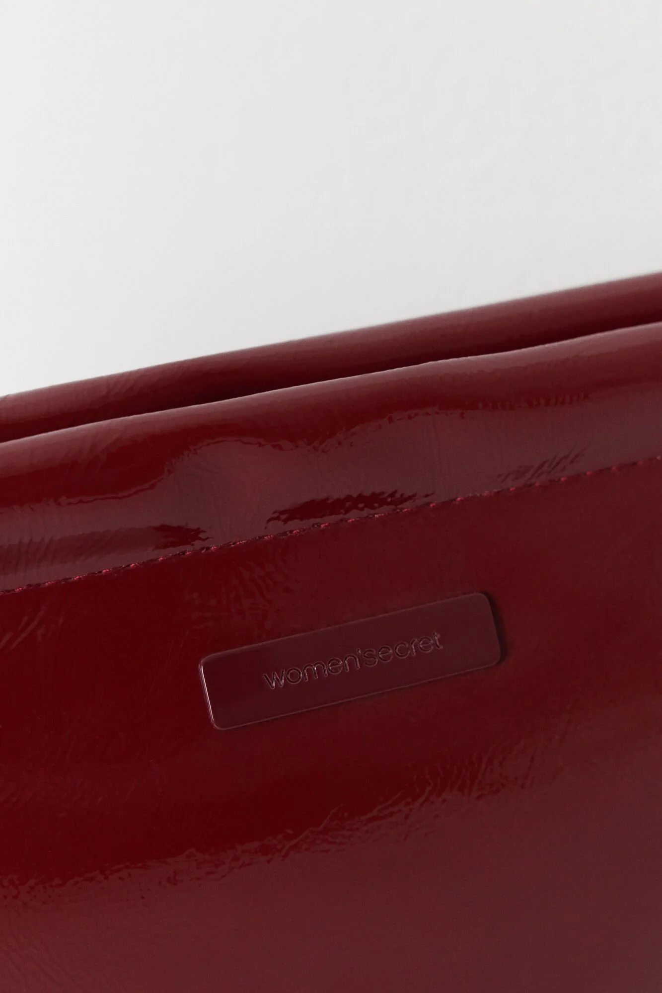 Medium red quilted patent leather toiletry bag - Image 4