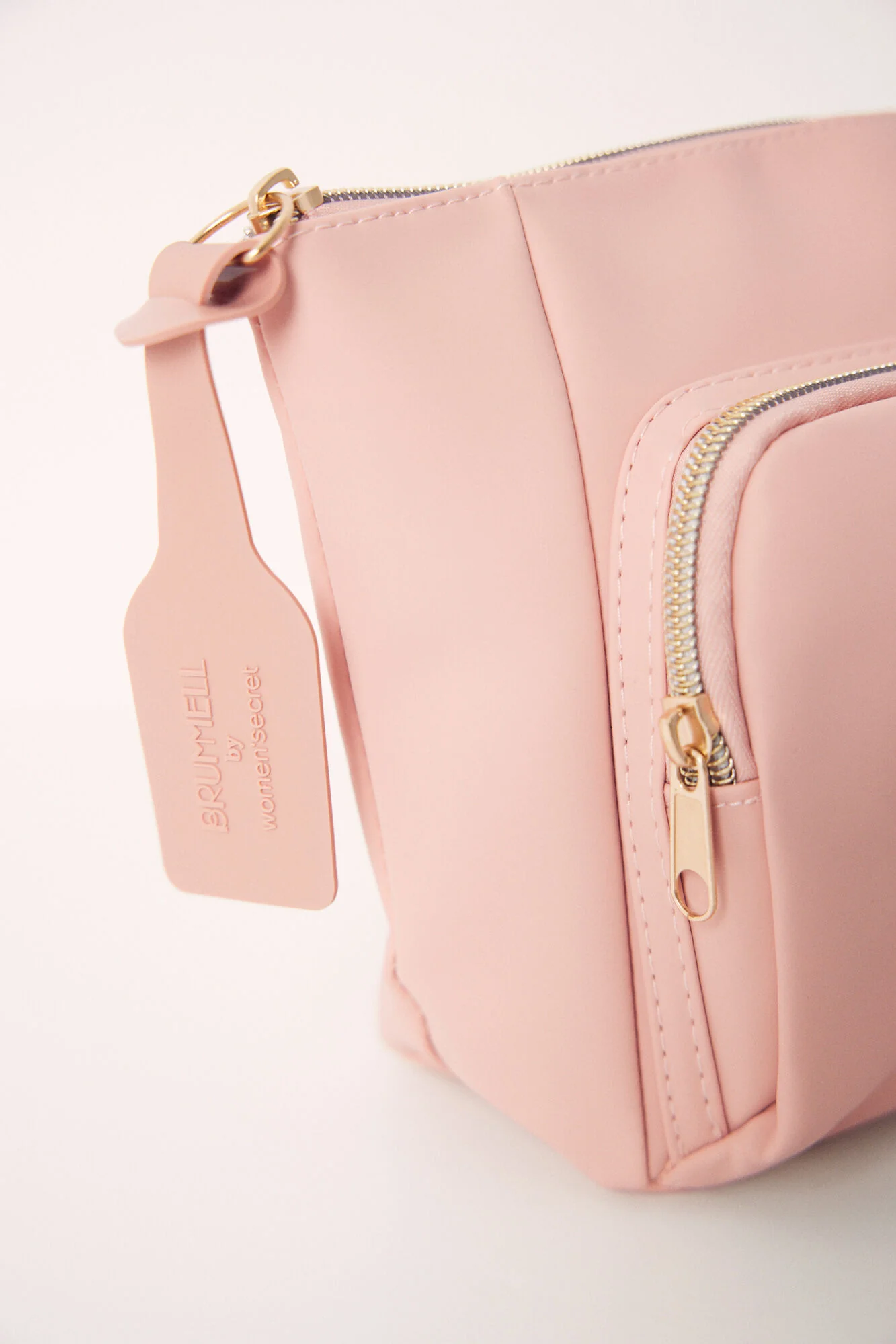 Medium pink rubberized toiletry bag - Image 4