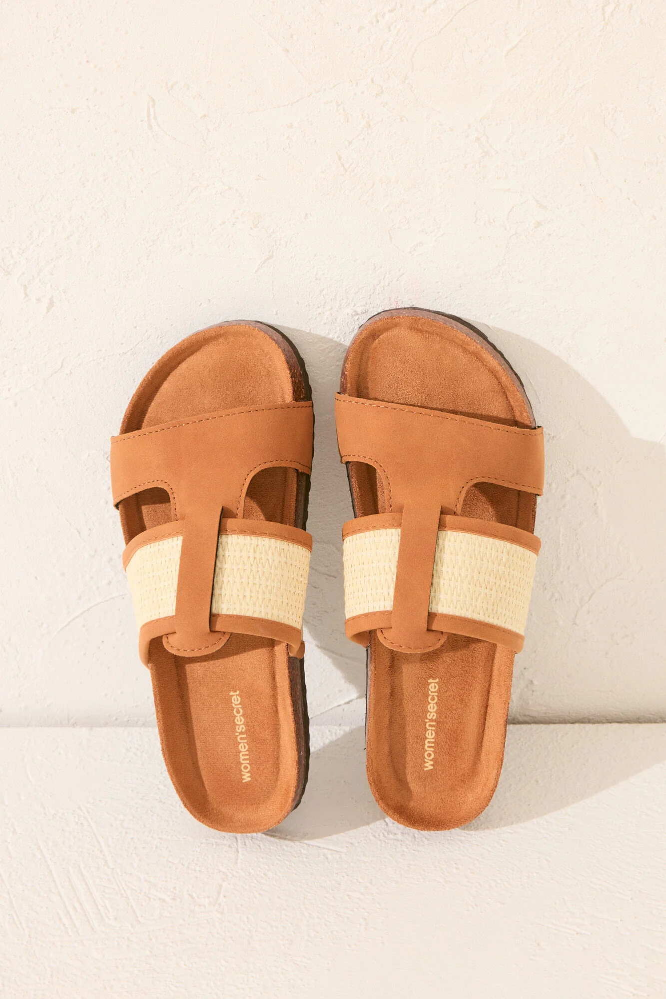 Organic clog sandal with raffia and suede straps - Image 3