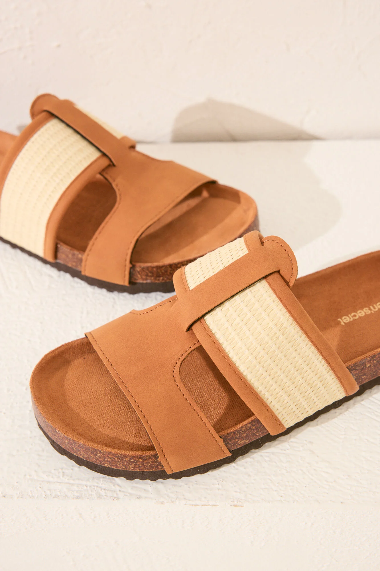 Organic clog sandal with raffia and suede straps - Image 4
